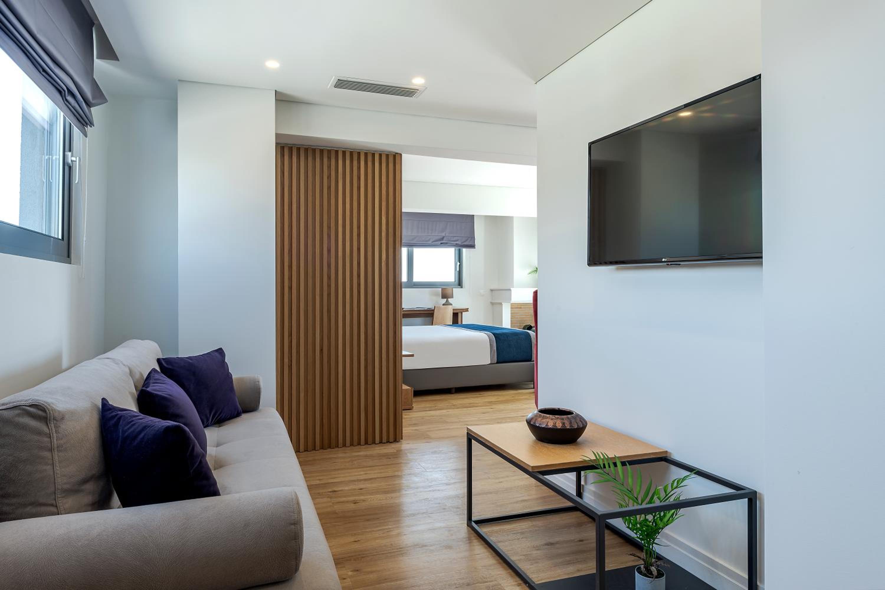 Penthouse Suite Sea view & Jacuzzi thumbnail 5