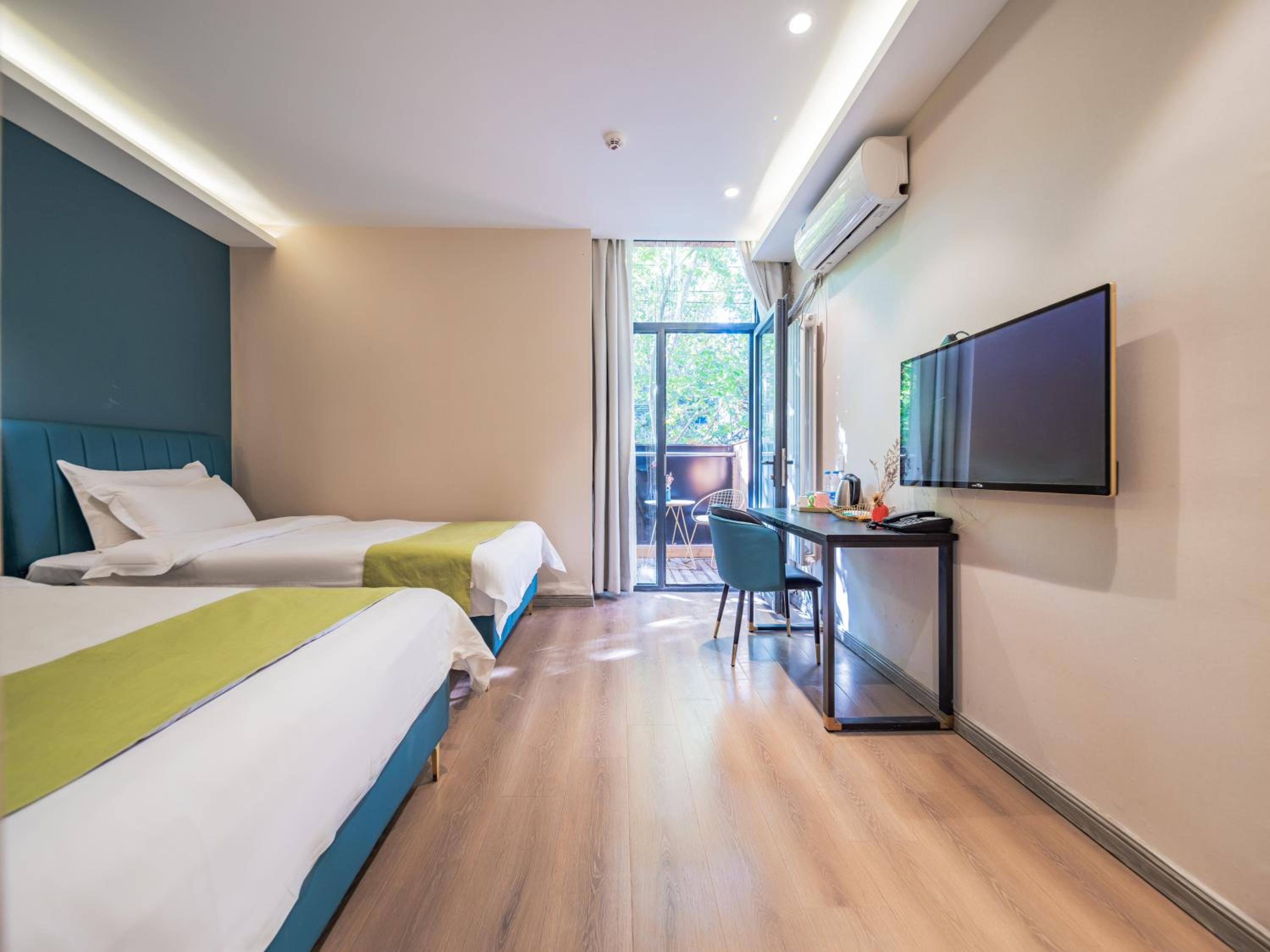 Deluxe Twin Room with Balcony