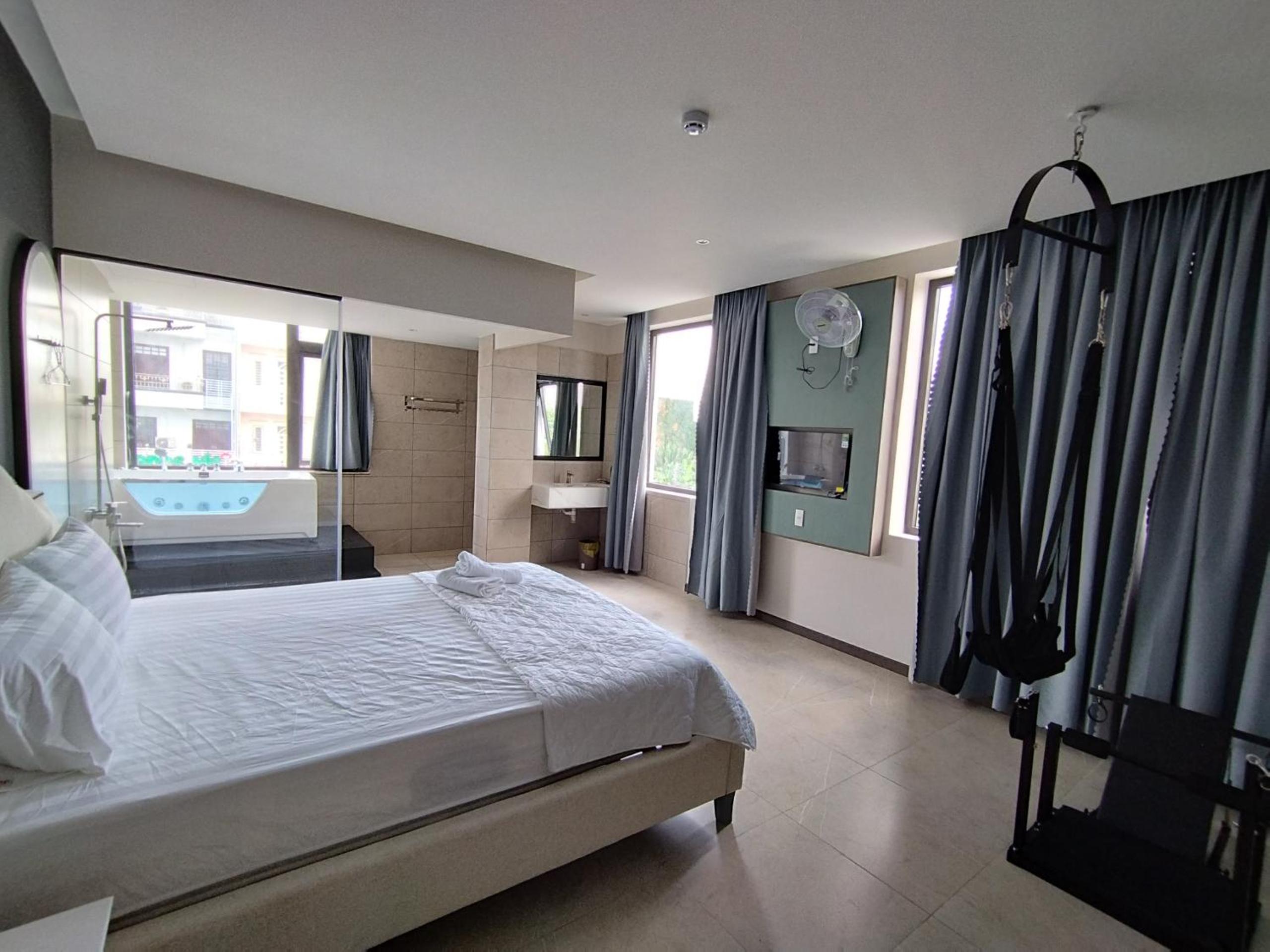 Queen Room with Spa Bath photo 3