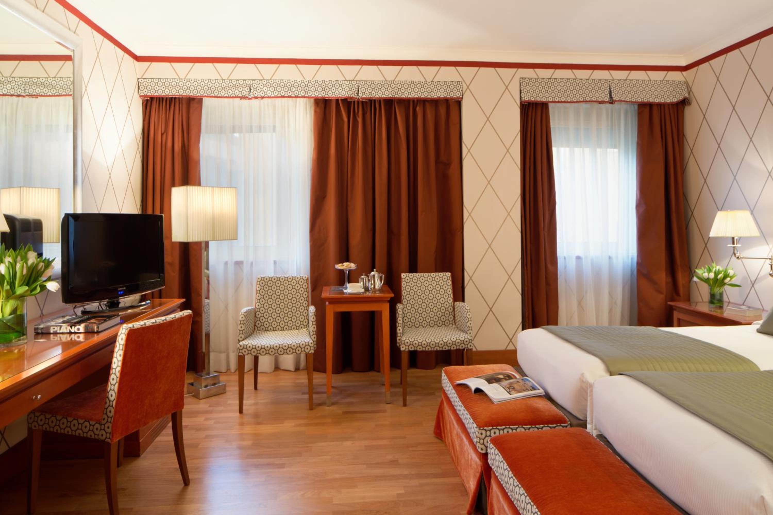 Deluxe Double or Twin Room thumbnail 5