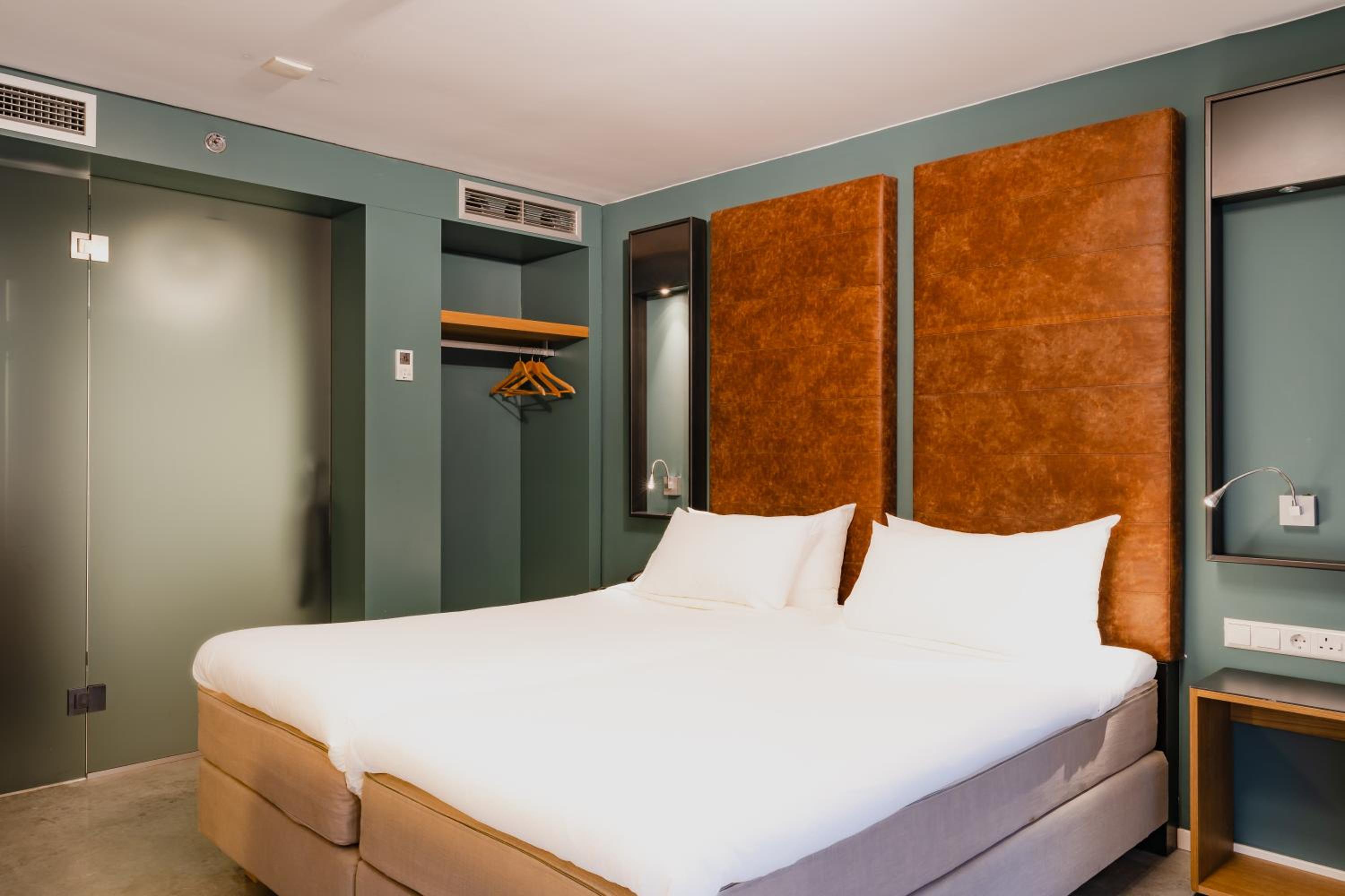 Indoor Double or Twin Room (Atrium view) thumbnail 6