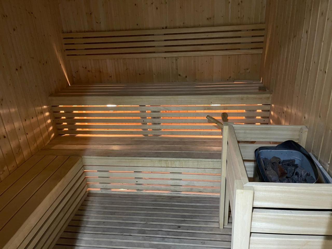 Apartment with Balcony photo 3