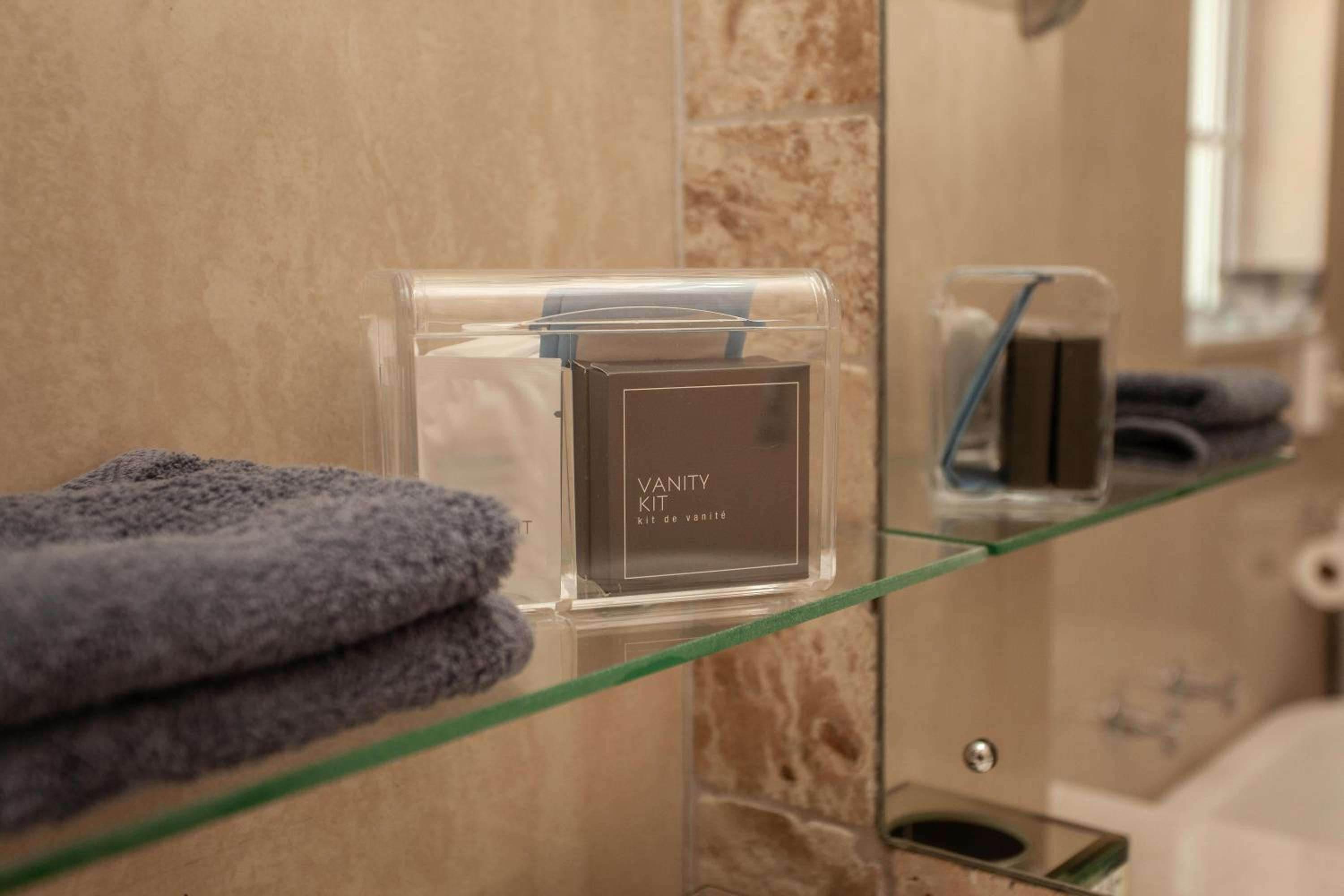 Luxury King Room - Photo 11