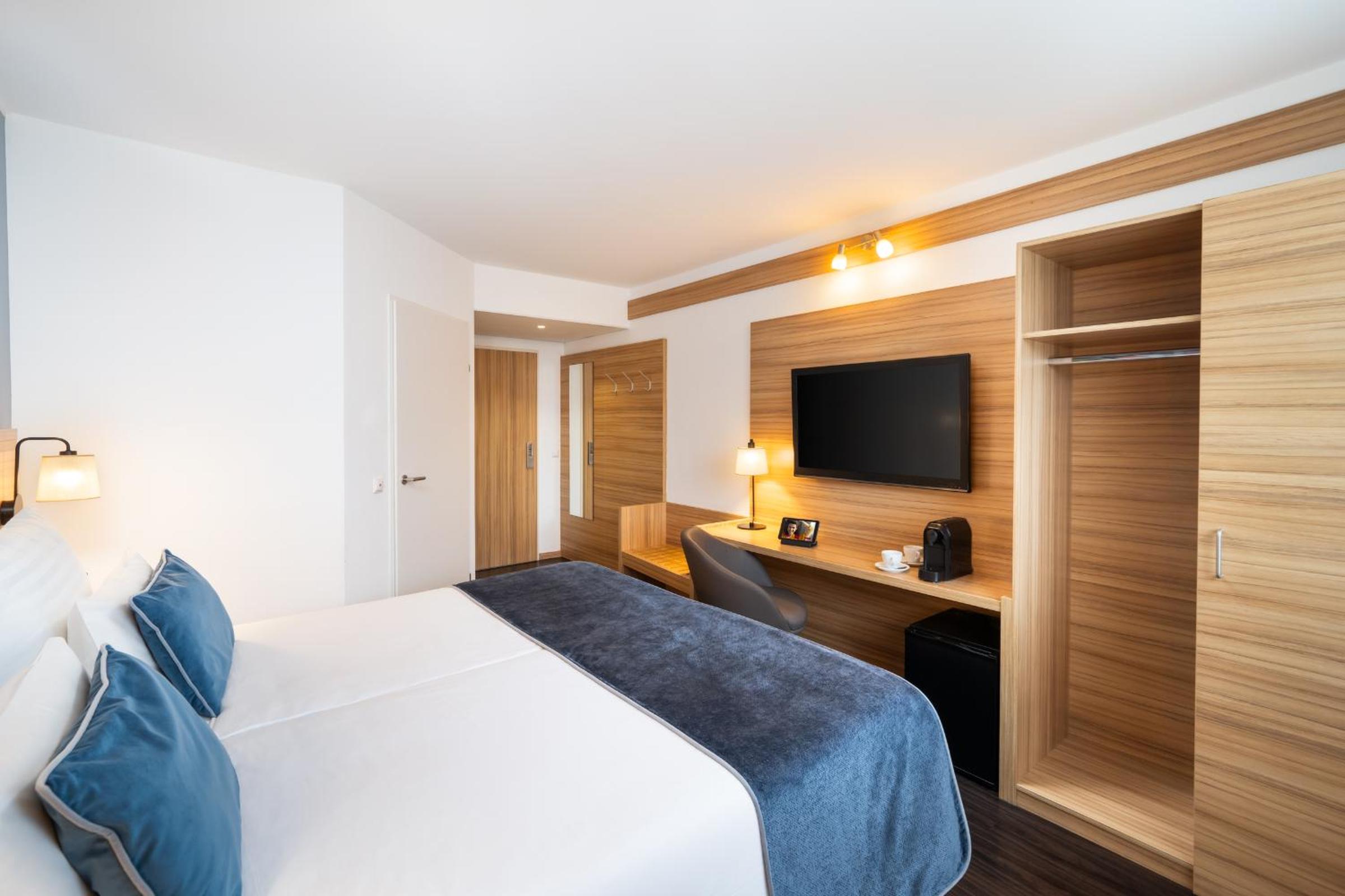 Comfort Double Room thumbnail 5