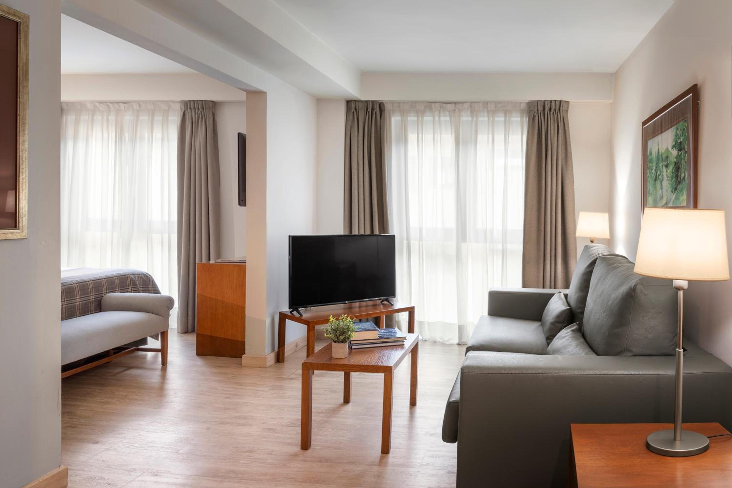 Family Room - Photo 3