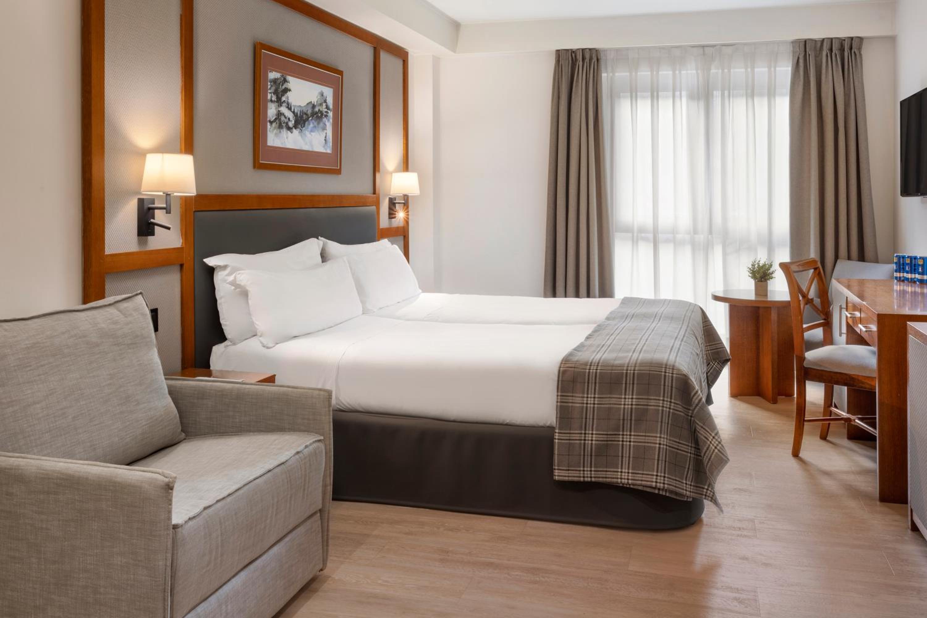 Standard with Extra Bed - Photo 1