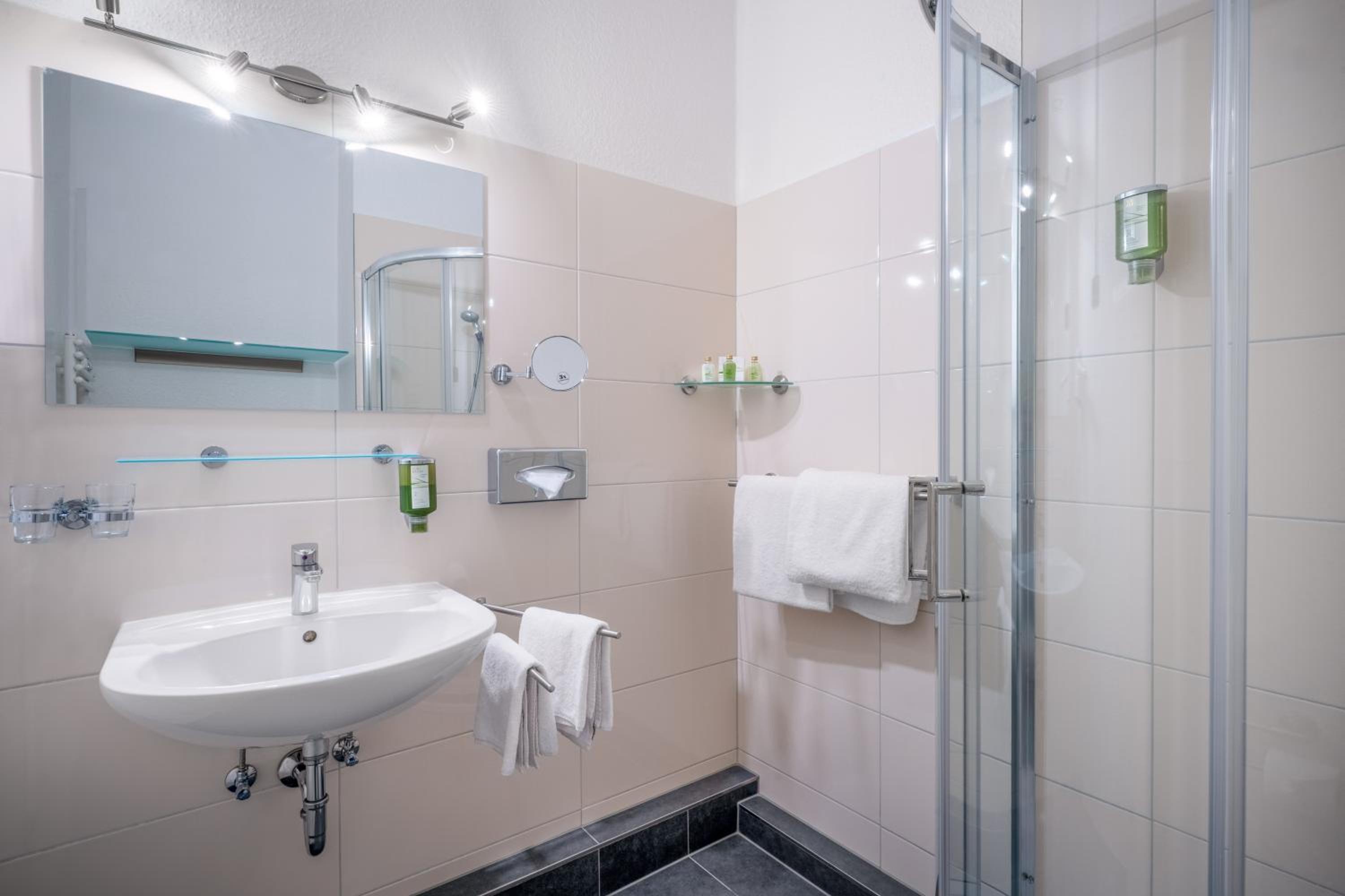 Small Double Room - Photo 8