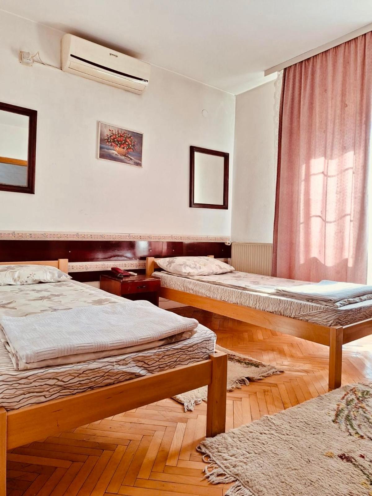 Twin Room with Bathroom photo 2