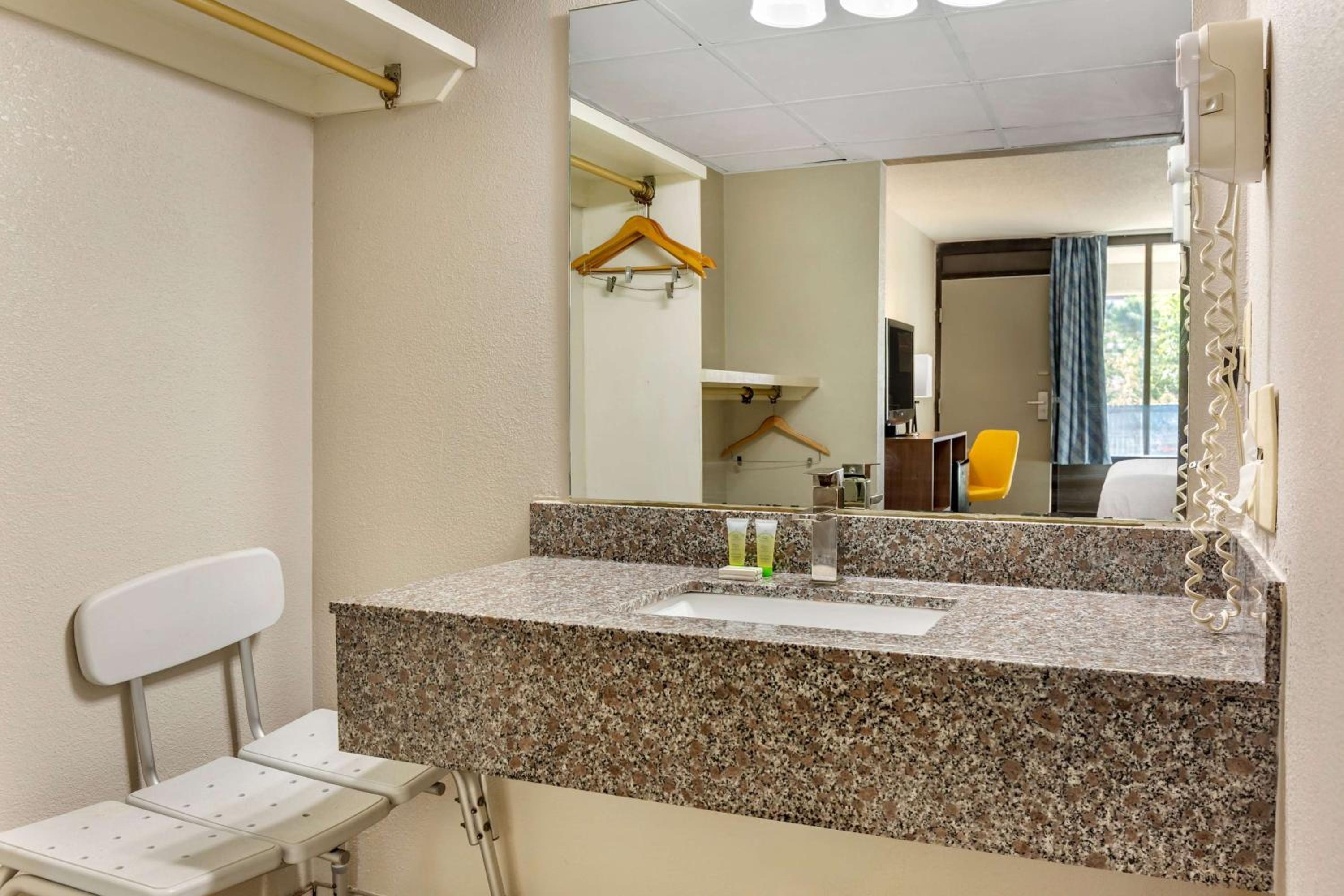 Two Bedroom King Suite - Non-Smoking - Photo 2