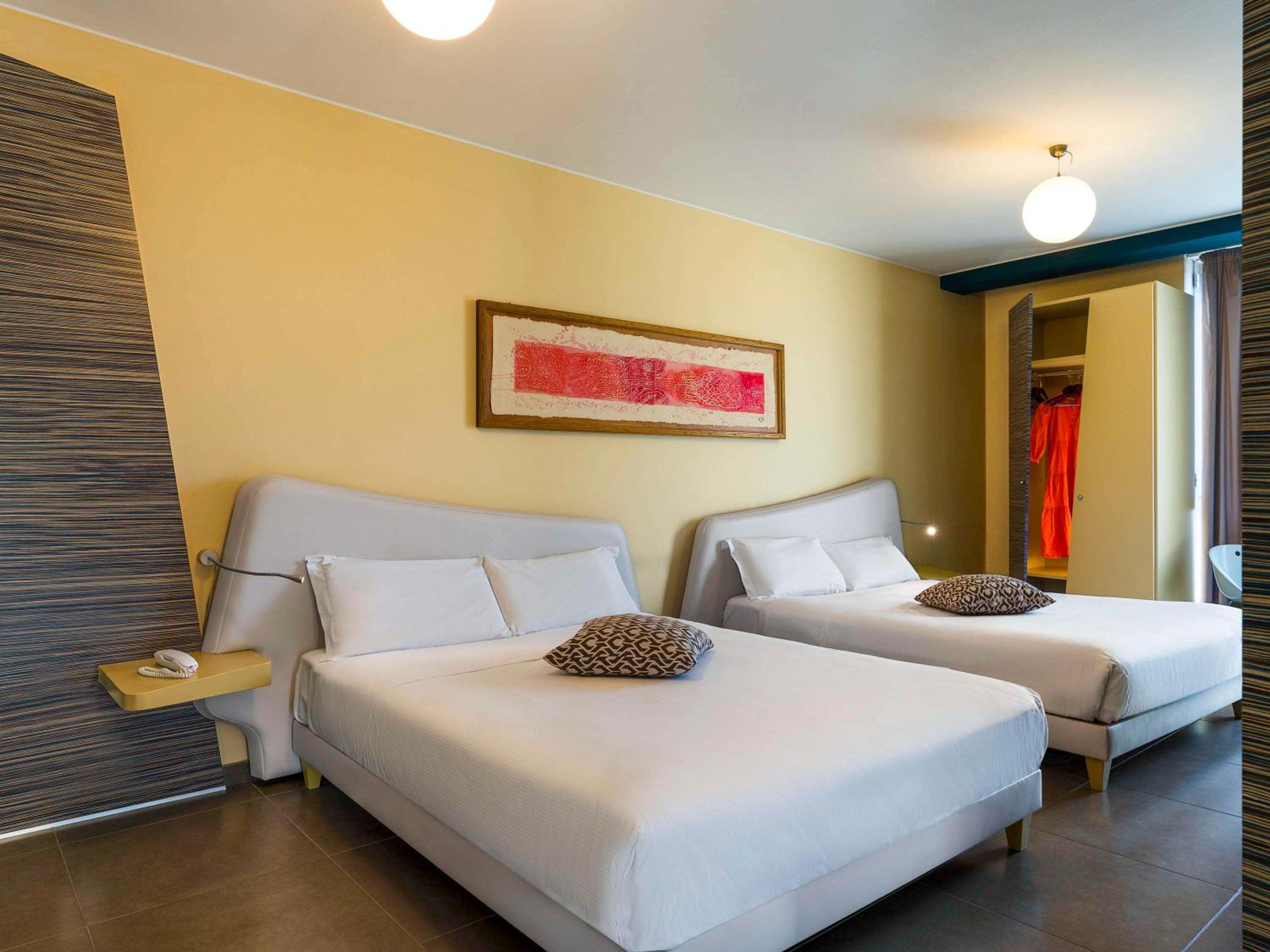 Superior Room with Two Double Beds - Photo 9