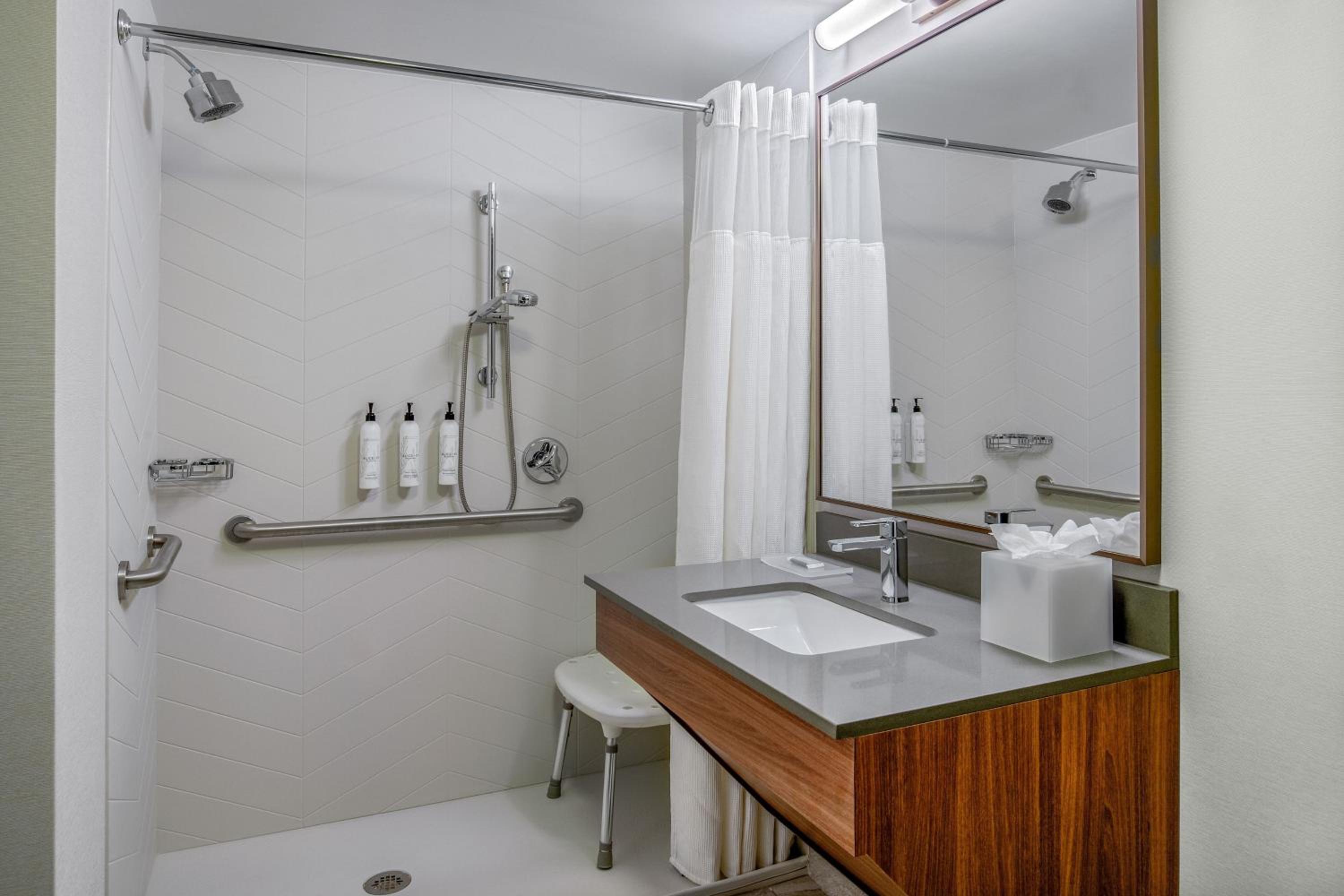 King Room - Hearing Accessible - Photo 4