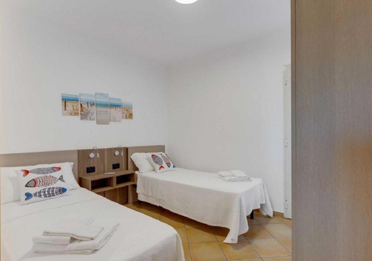 Six-Bedroom House photo 1