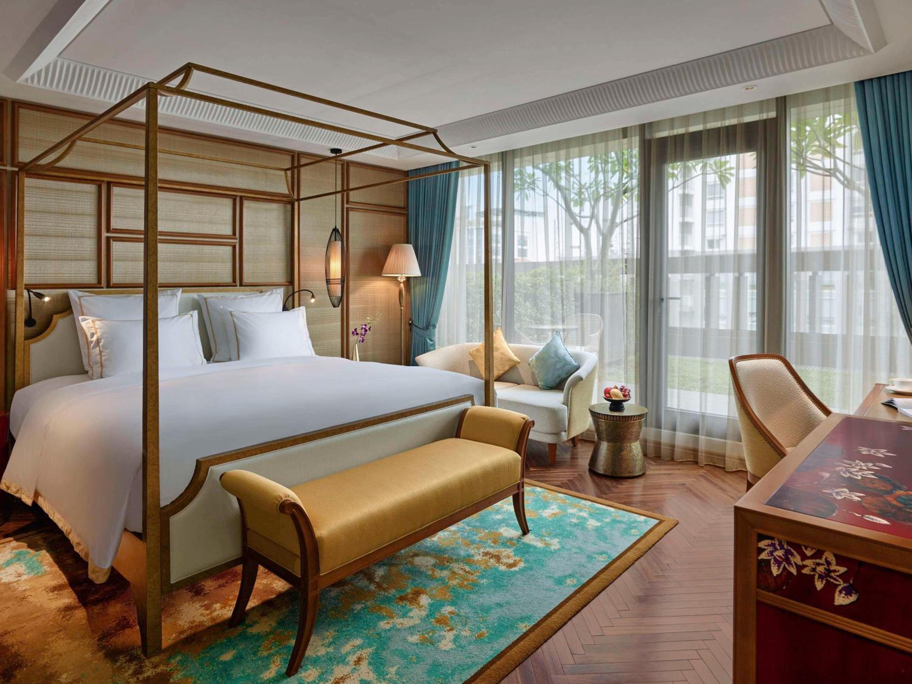 Executive King Room with Lounge Access - High Floor photo 1