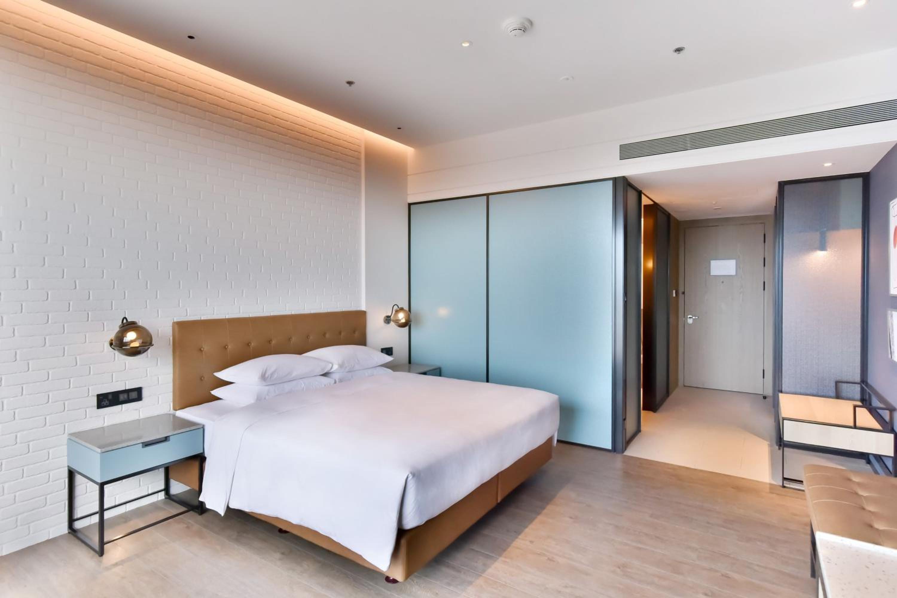 Deluxe King Room photo 3
