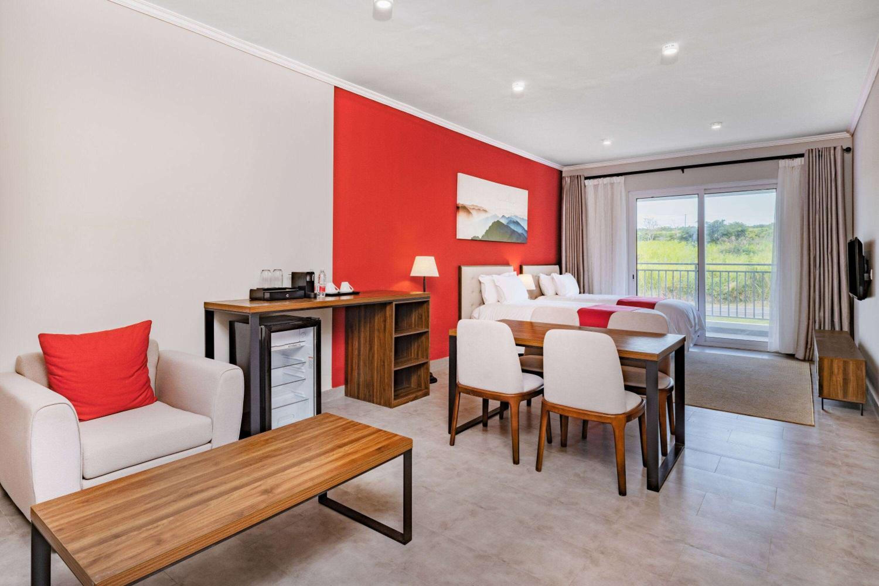 Deluxe Queen Room With Landscape Mountain View - Non-Smoking photo 3