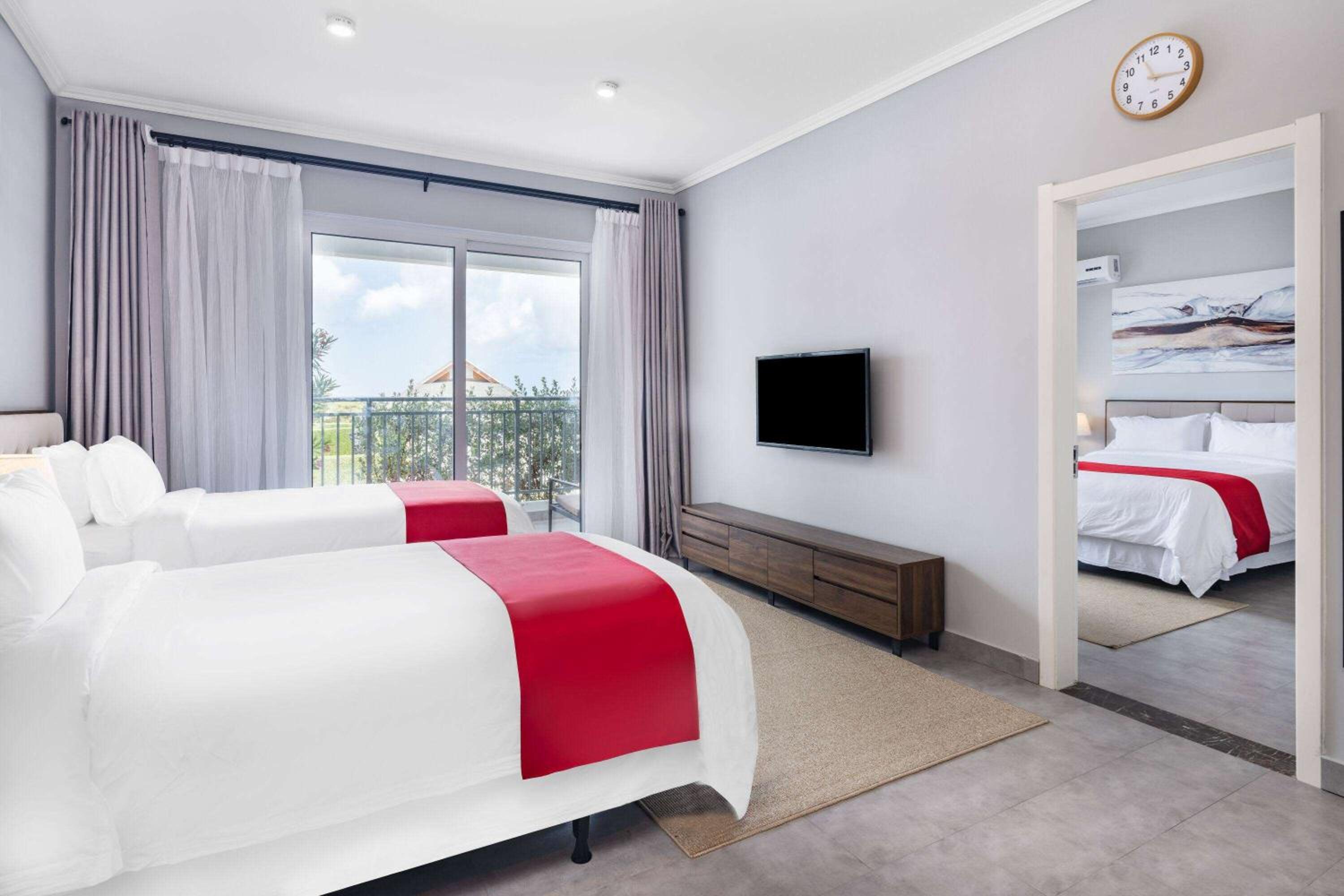 Junior Suite With Garden View - Non-Smoking photo 2