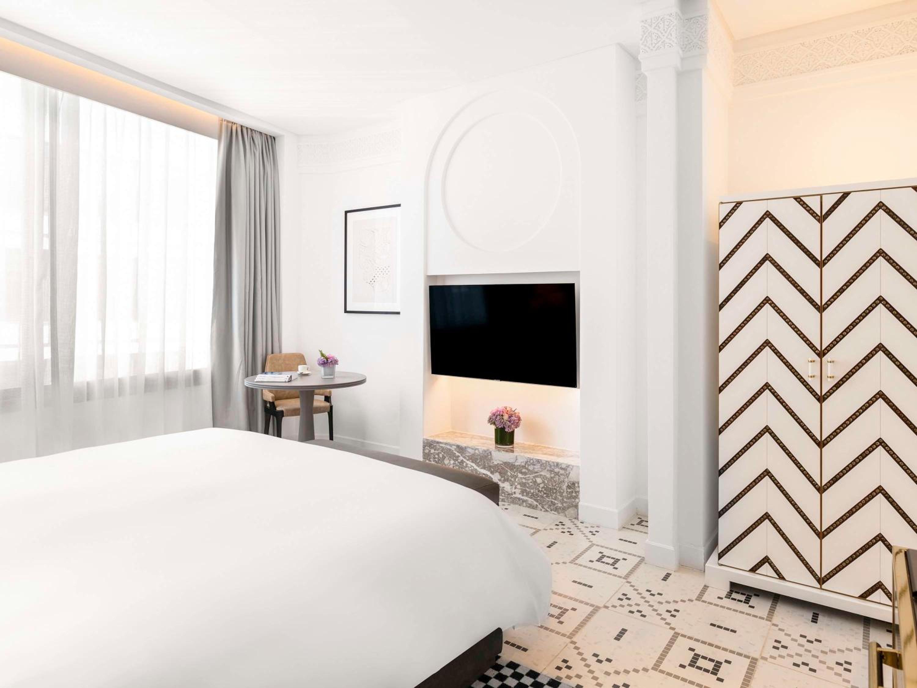 Fairmont Room with One King Bed - Photo 1