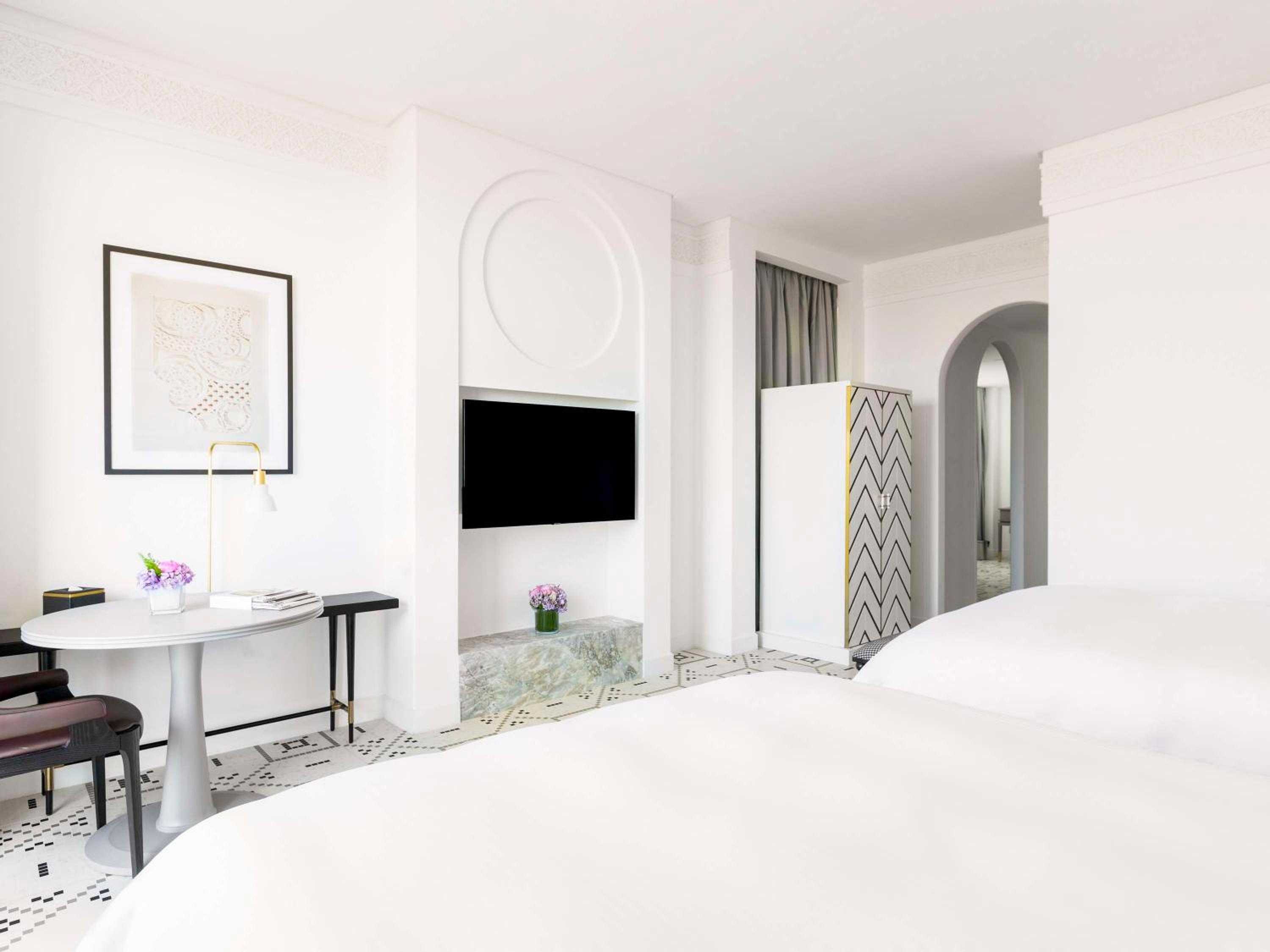 Deluxe Room Two Queen Beds with Balcony - Photo 2