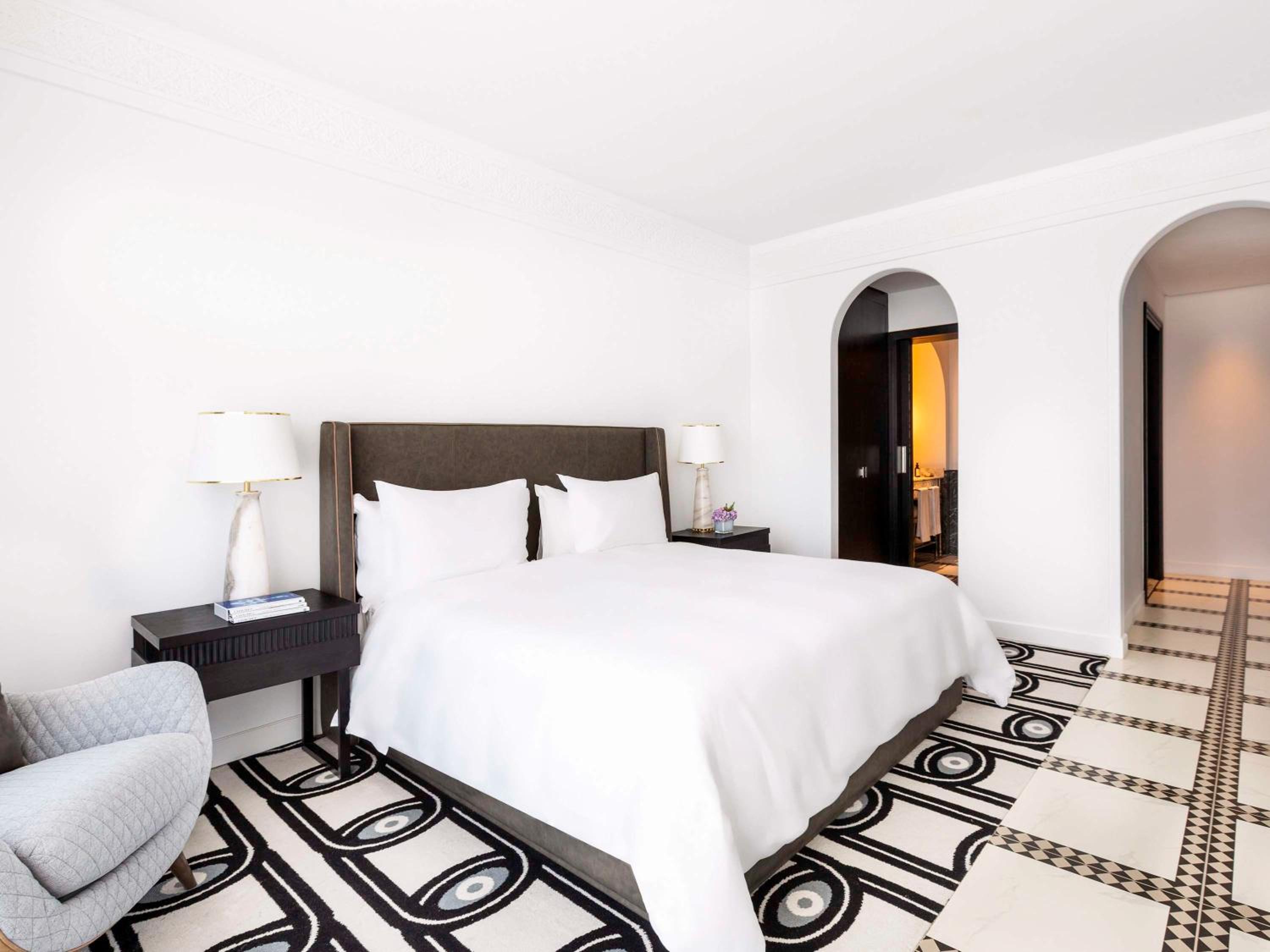 Fairmont Suite with King Bed - Photo 6