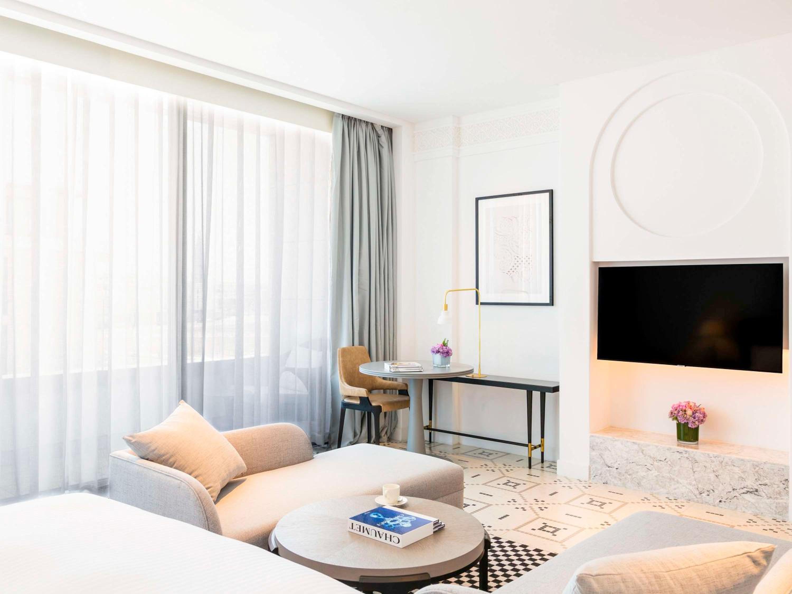 Junior Suite with One King bed and Balcony - Photo 4
