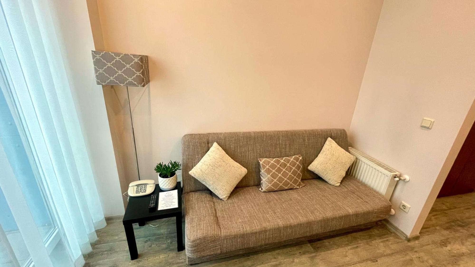 Family Room - Photo 2