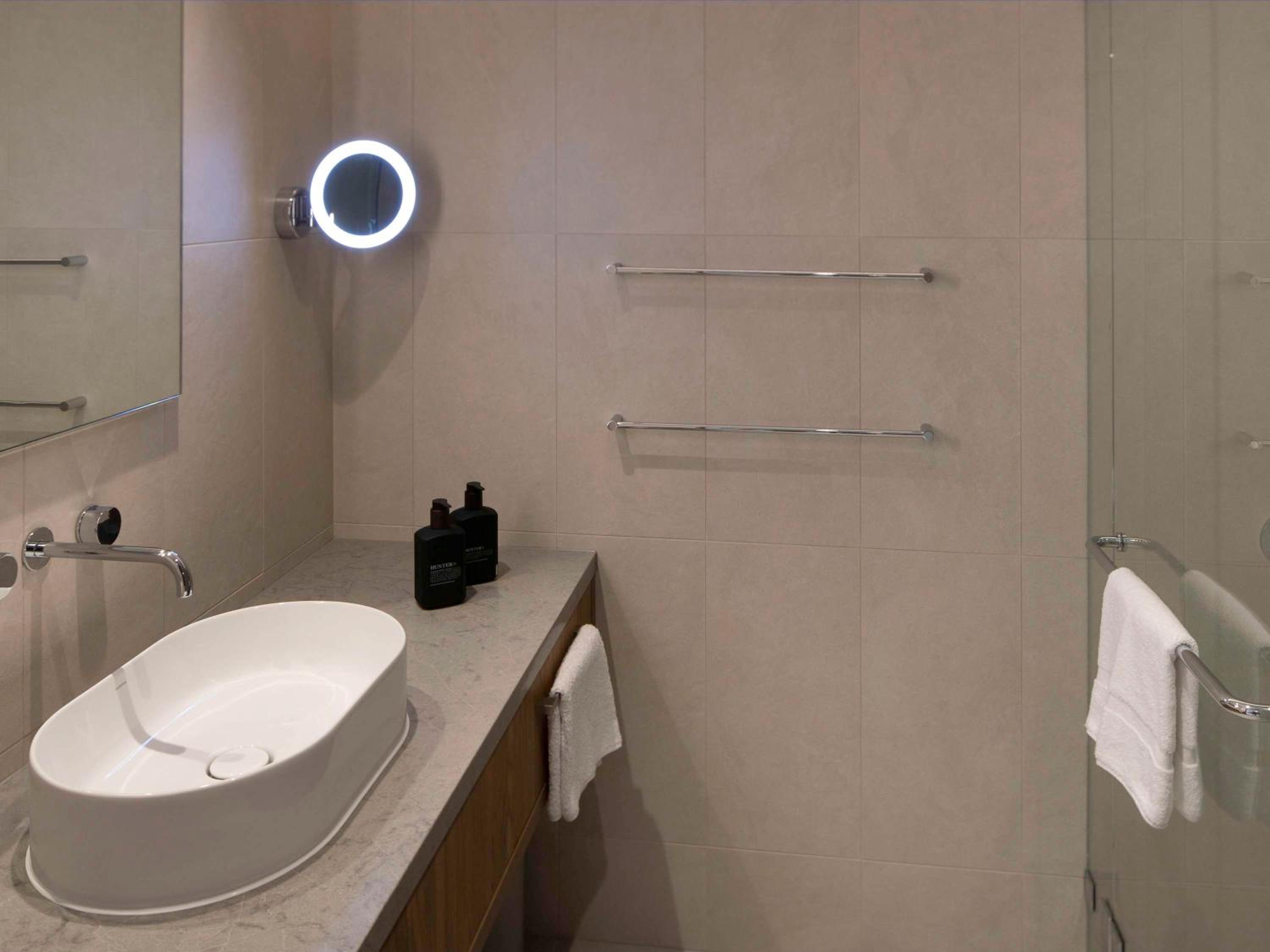 Junior Suite with 2 queen beds photo 2