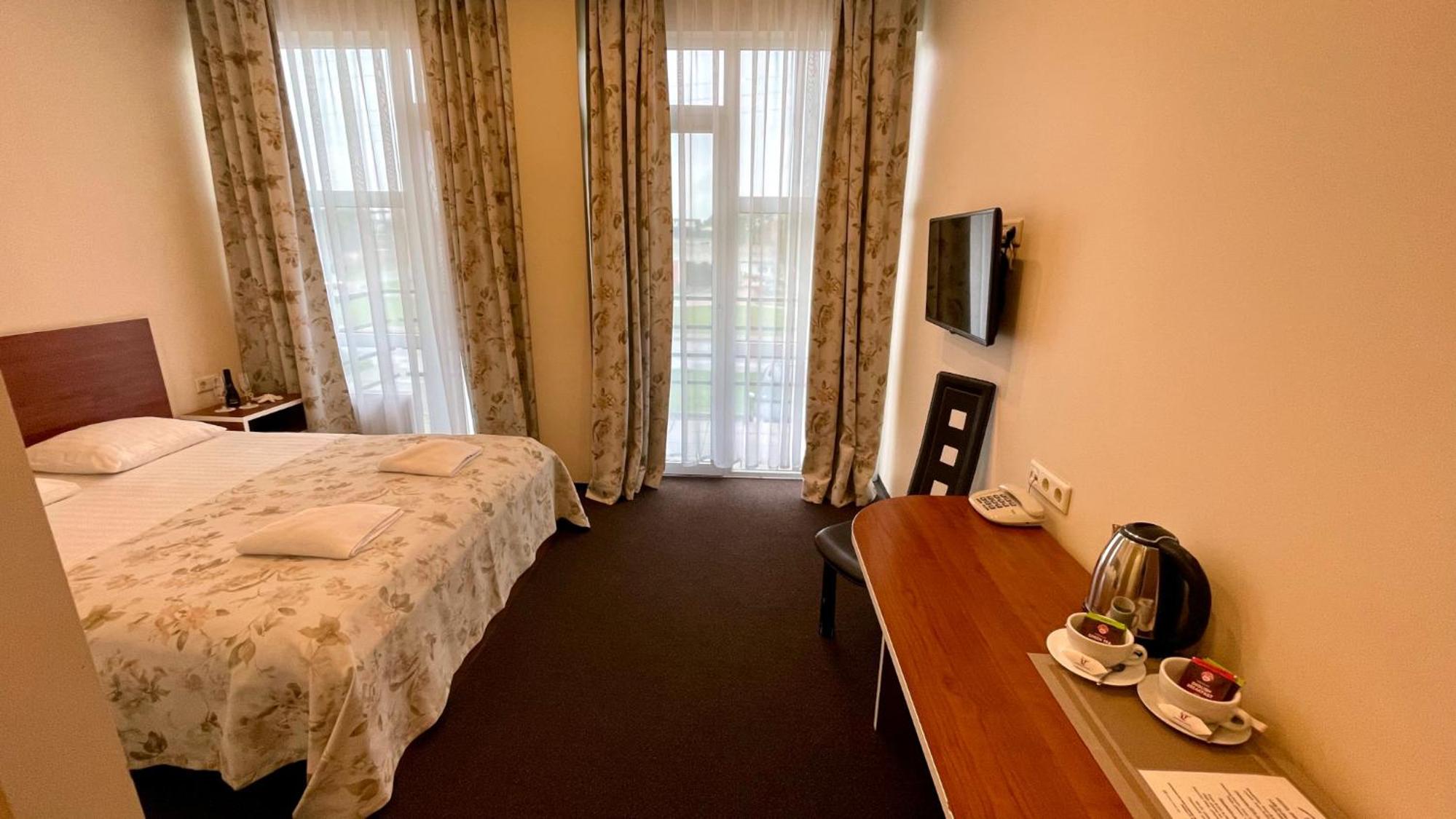 Standard Double Room - Photo 8