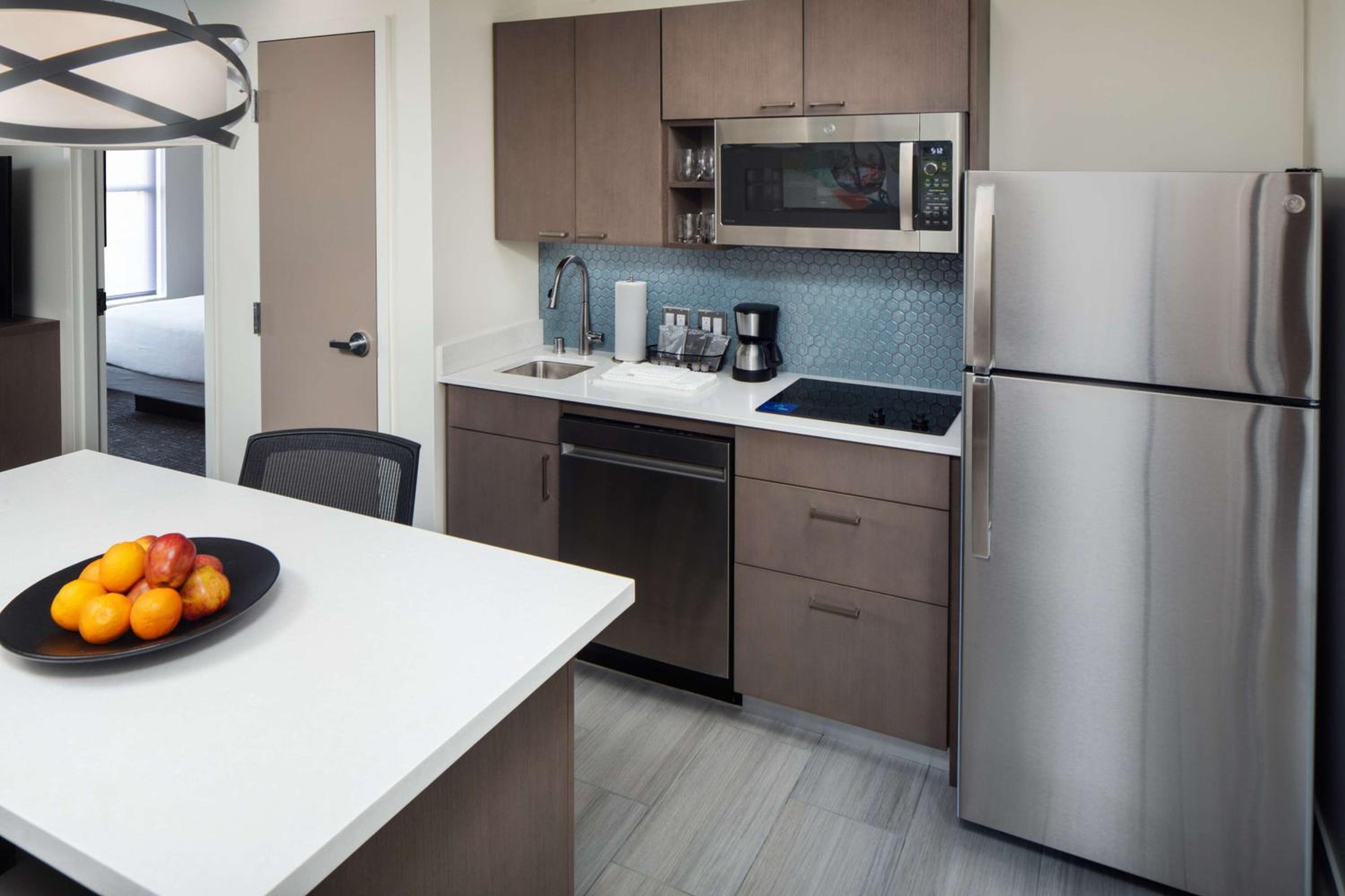 One-Bedroom King Suite with Sofa Bed and Kitchen - Photo 3