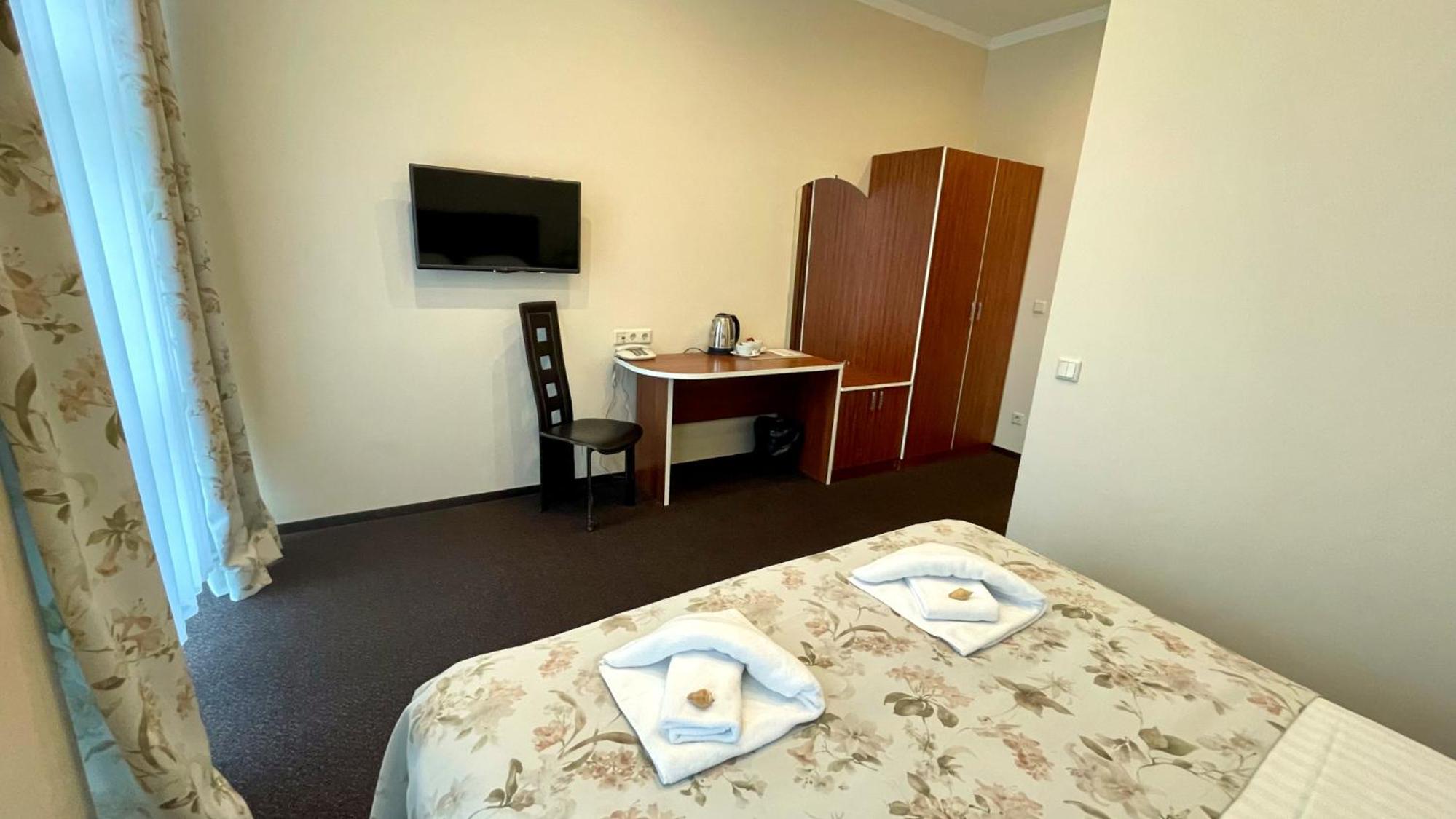 Standard Double Room - Photo 3