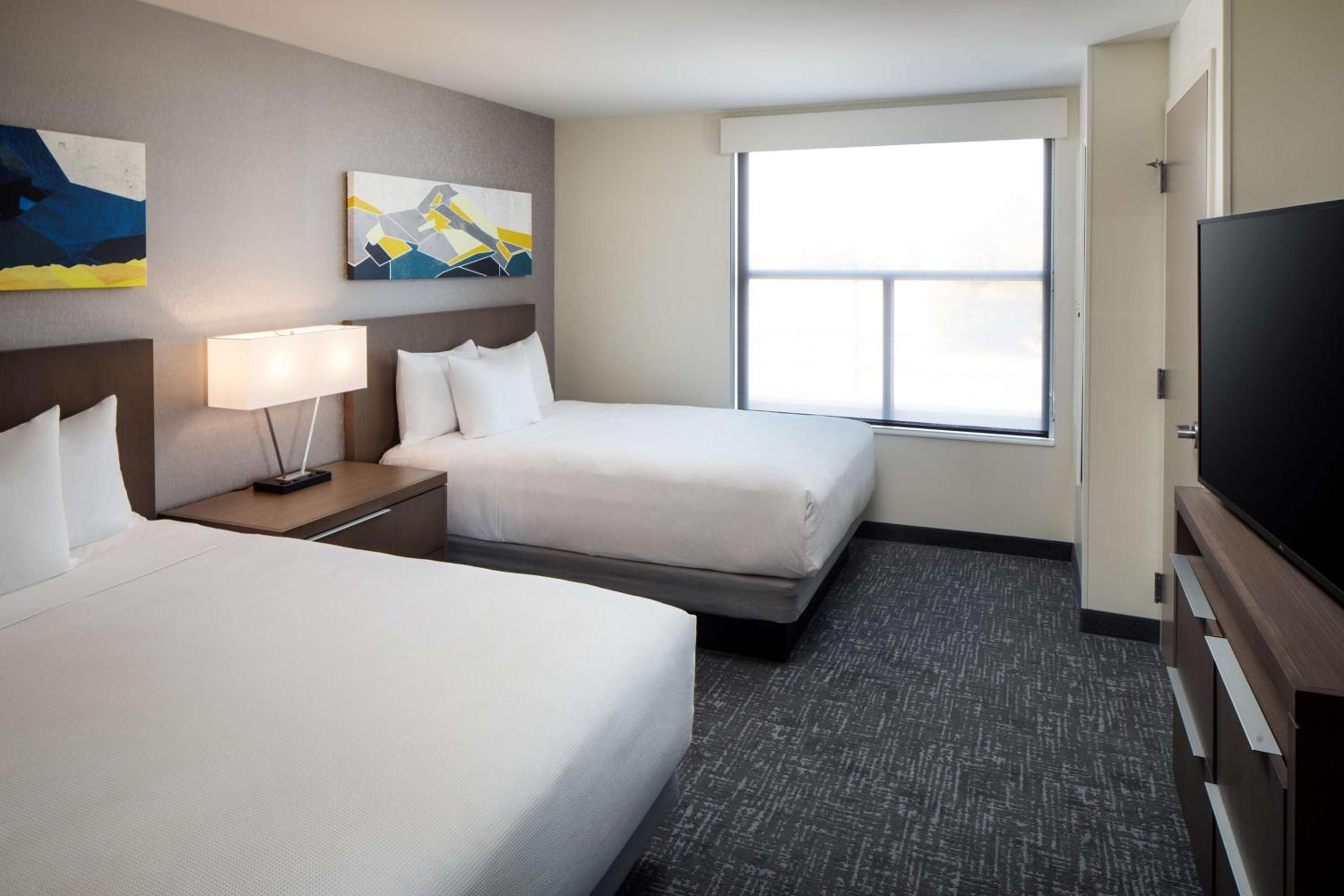 Den Guestroom with Two Queen Beds - Photo 2