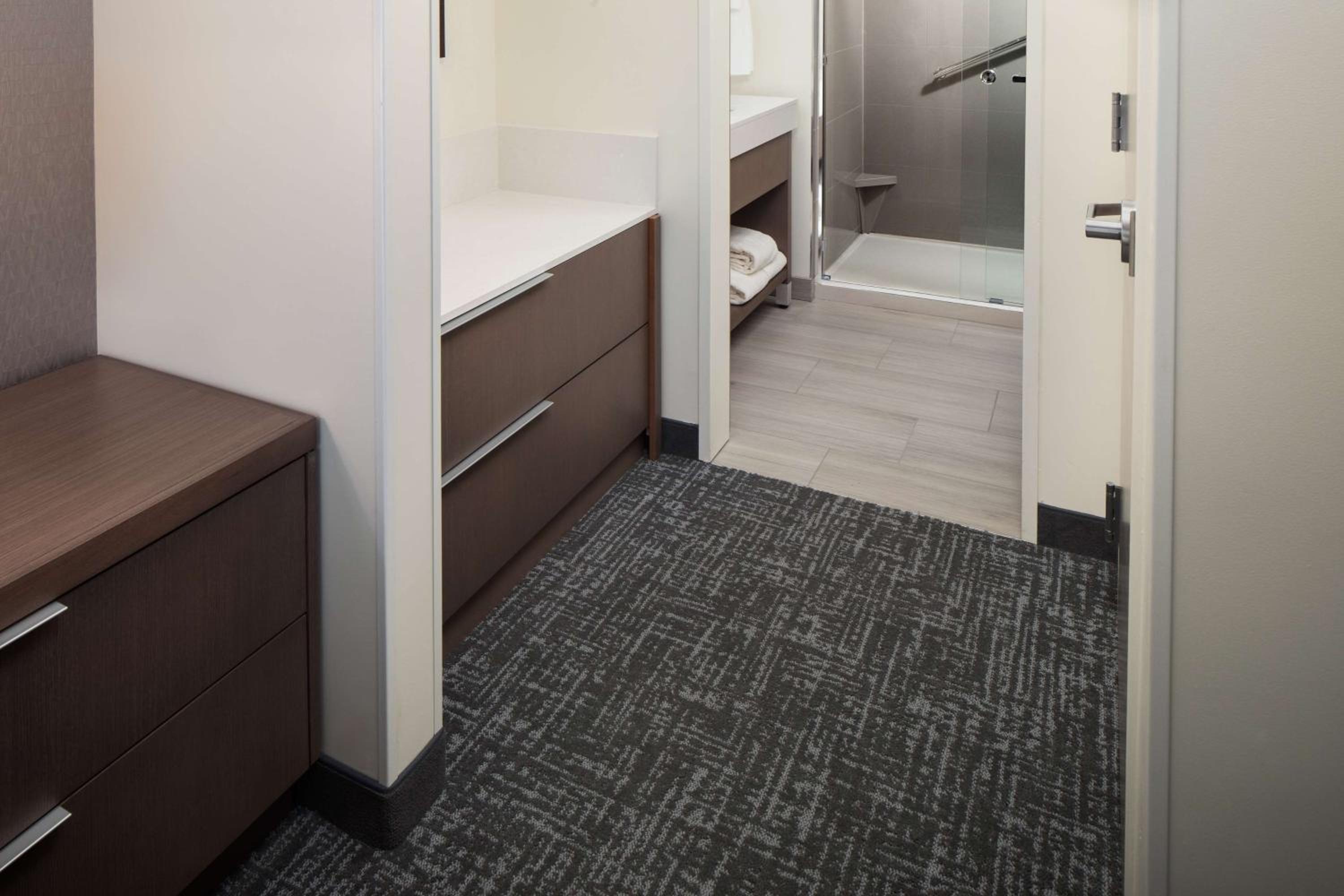 One-Bedroom King Suite with Sofa Bed and Kitchen - Photo 2