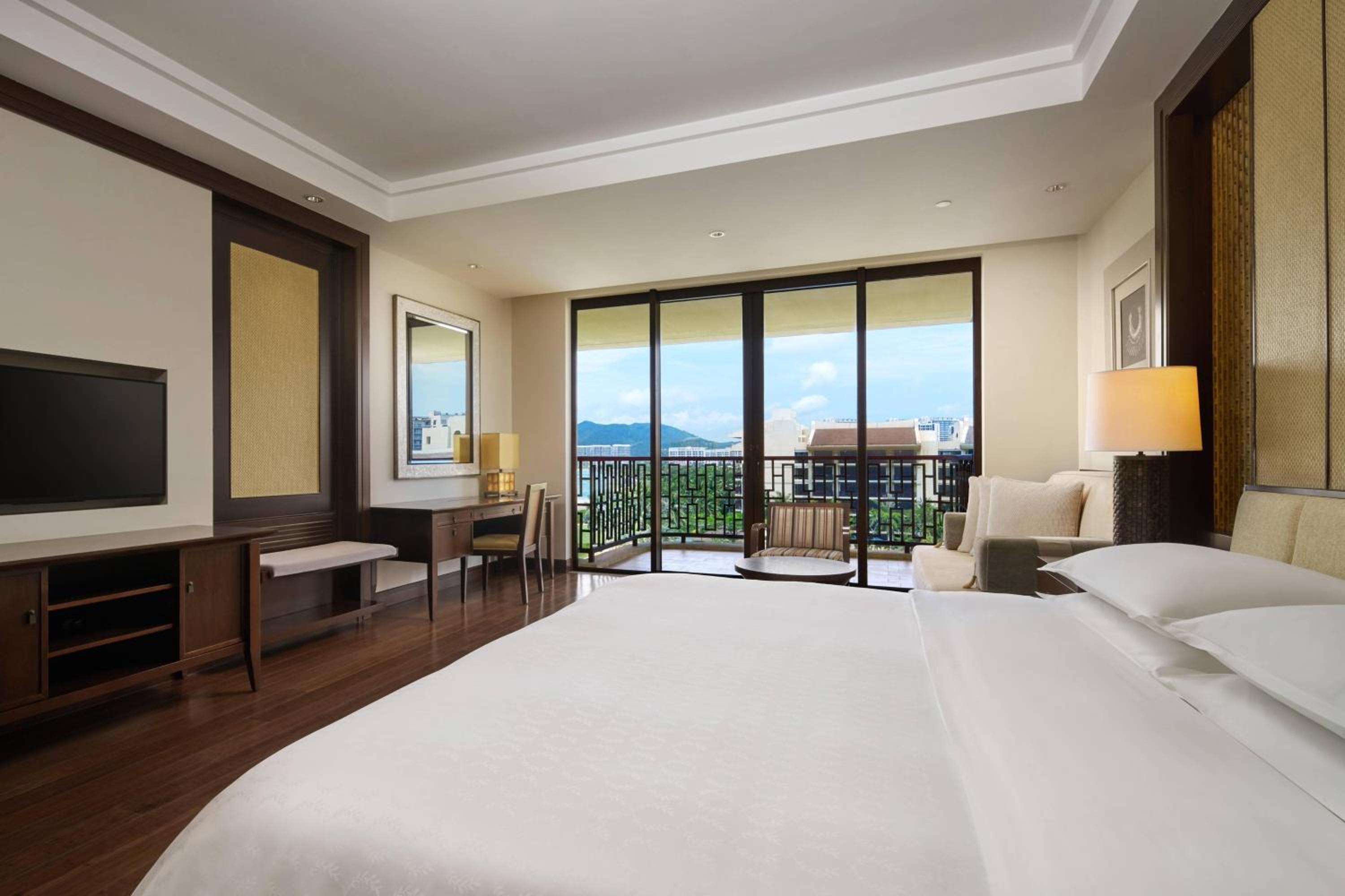 Guest room, 1 King, Partial ocean view, Balcony
