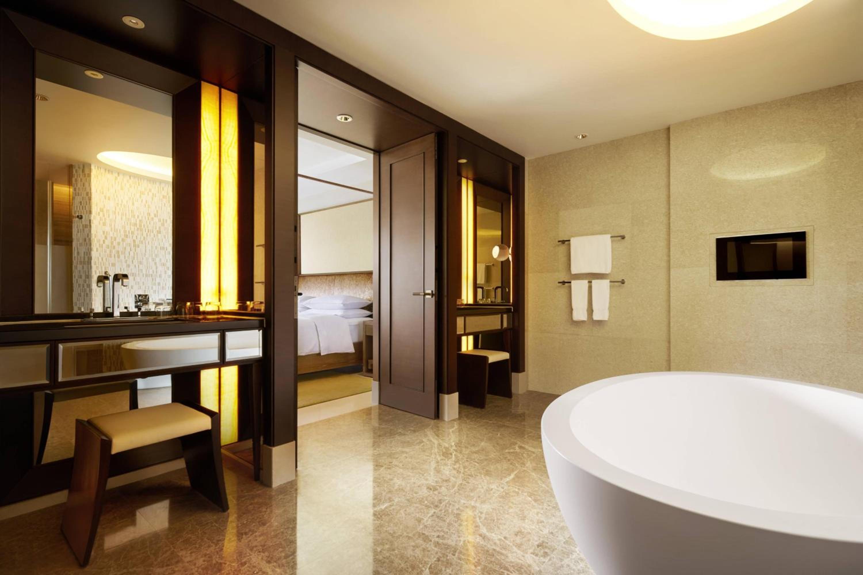 2 Bedroom Presidential Suite, Ocean facing view, Top floor photo 3