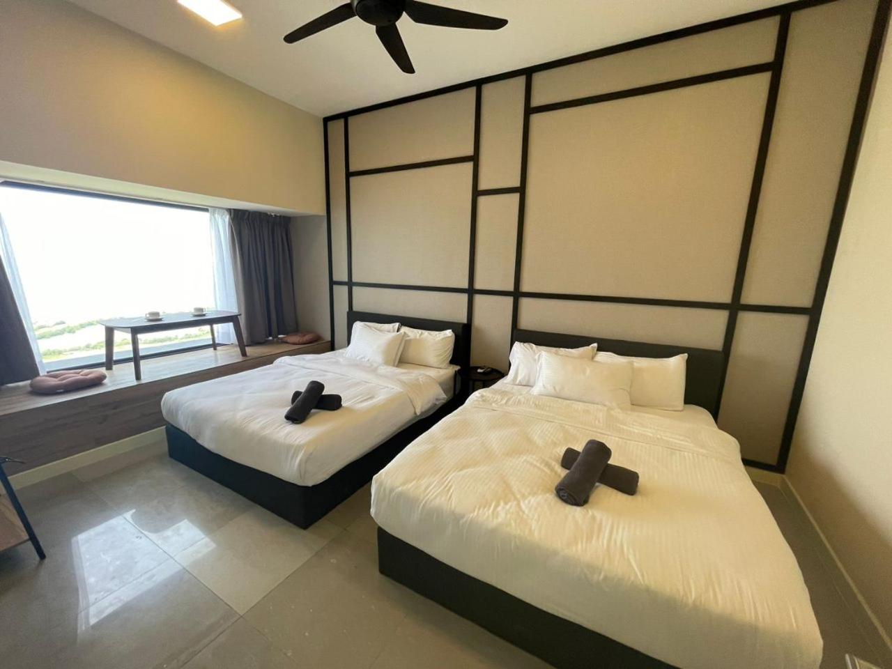 One-Bedroom Apartment with Sea View - Photo 1