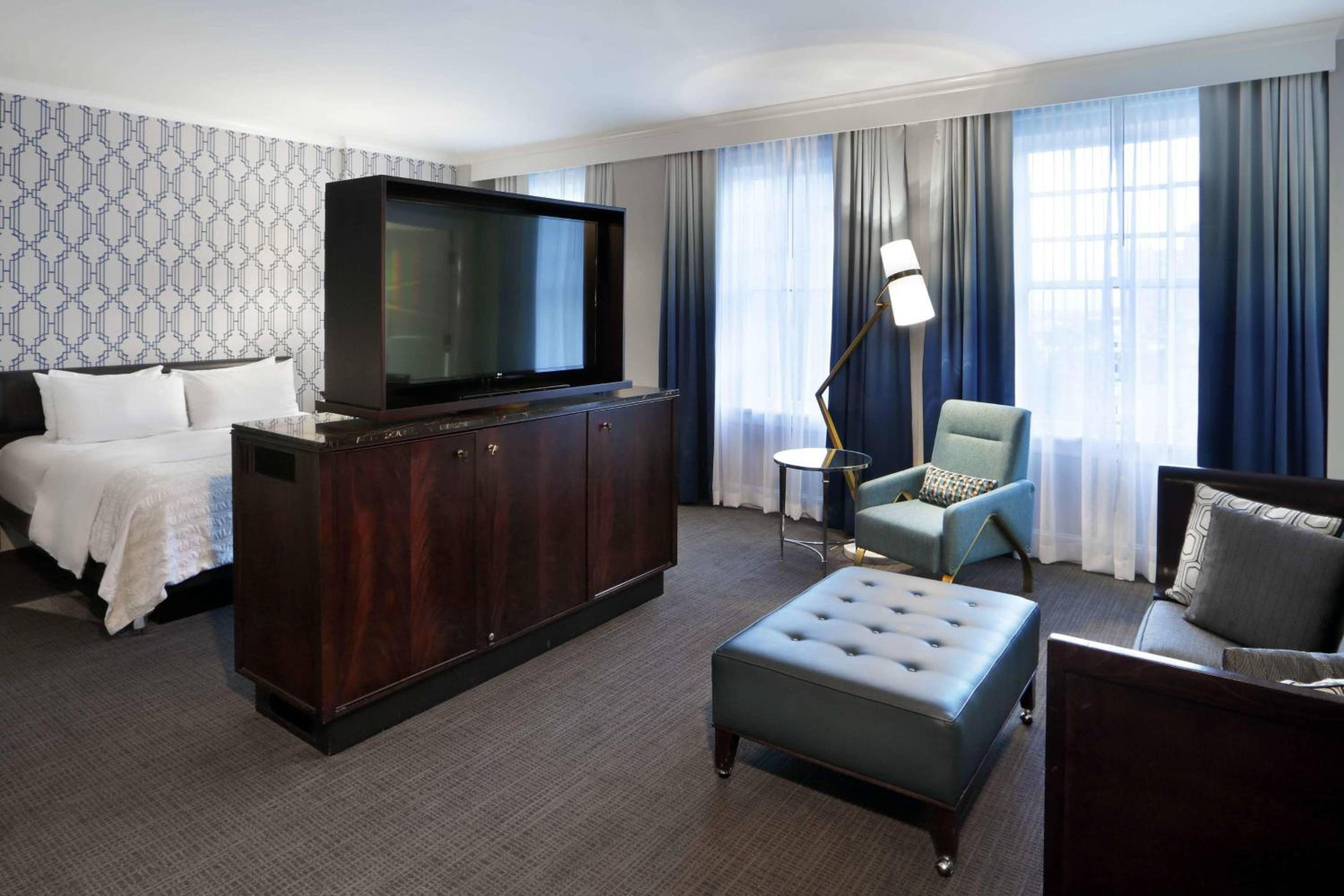 Junior Suite, 1 King, Sofa bed  - Photo 1