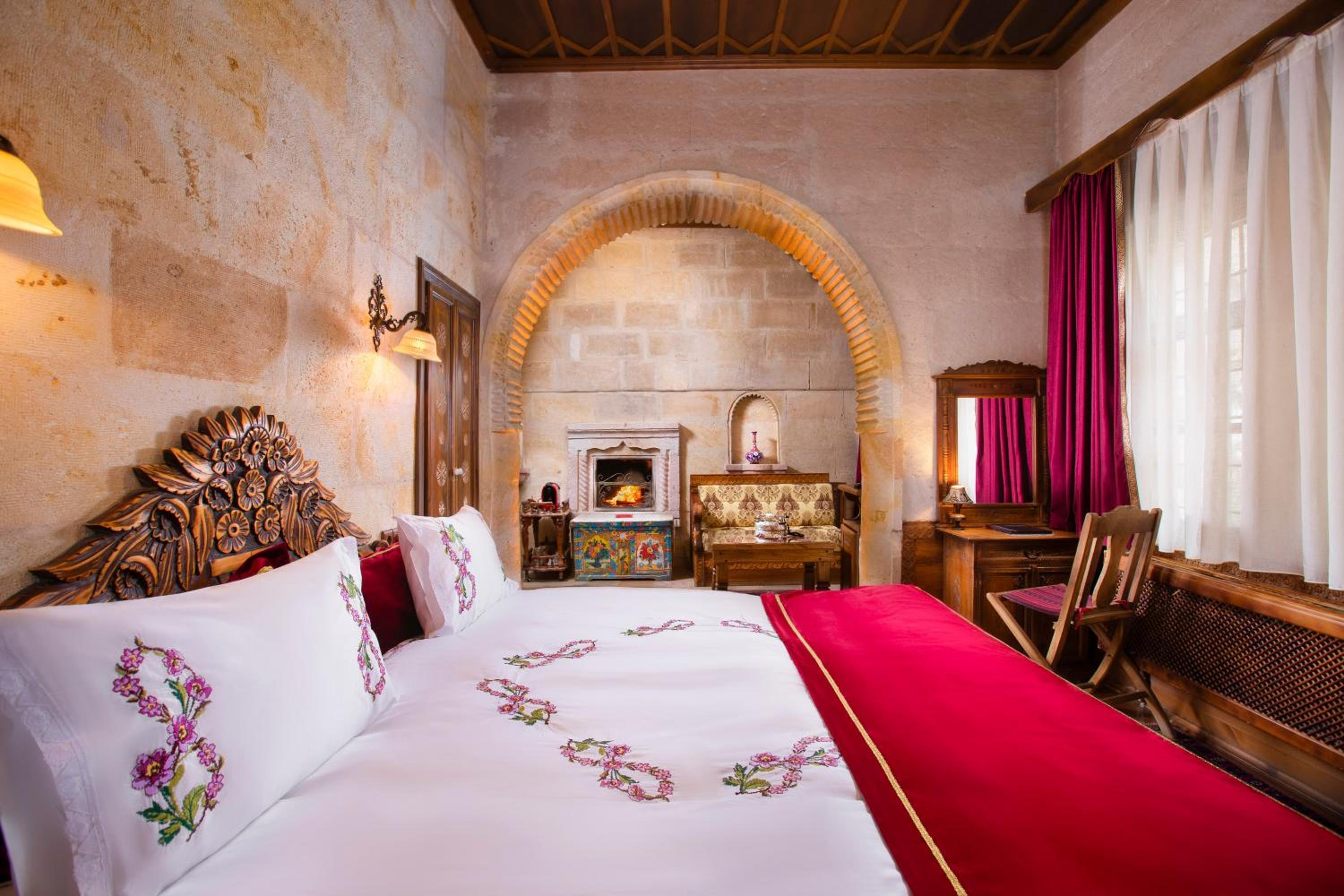 Deluxe Cave Room - Photo 25
