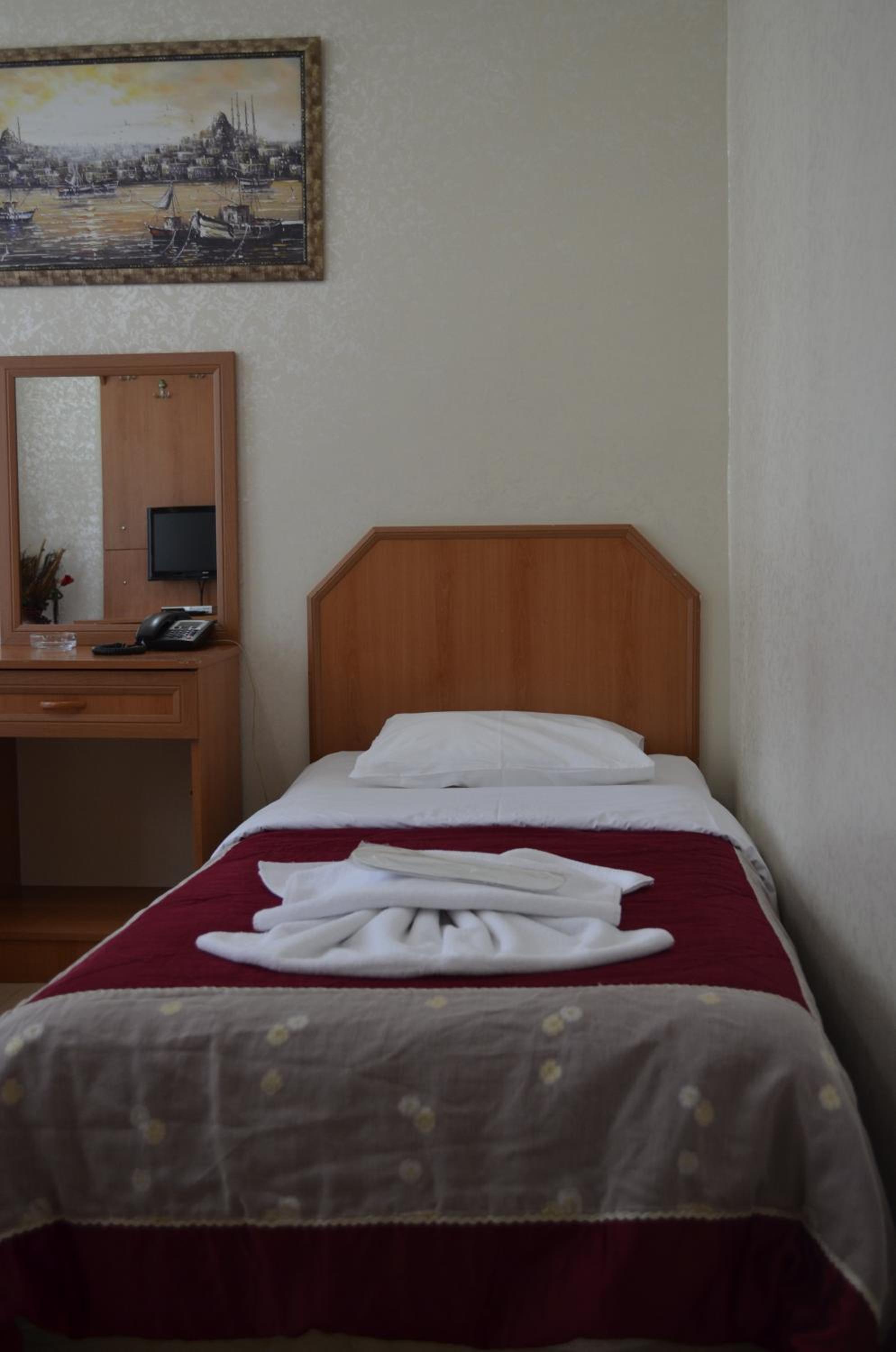 Budget Single Room with Shared Bathroom photo 1