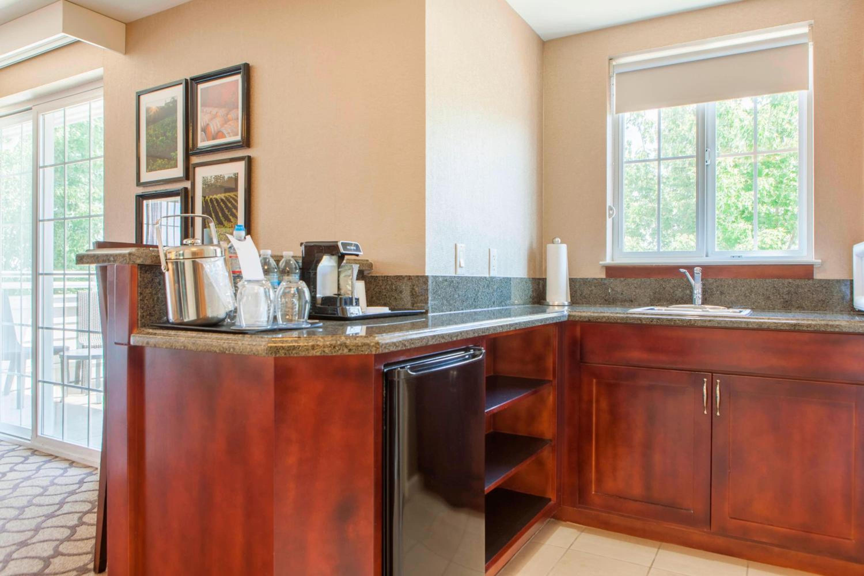 Junior King Suite with Marina View - Photo 7
