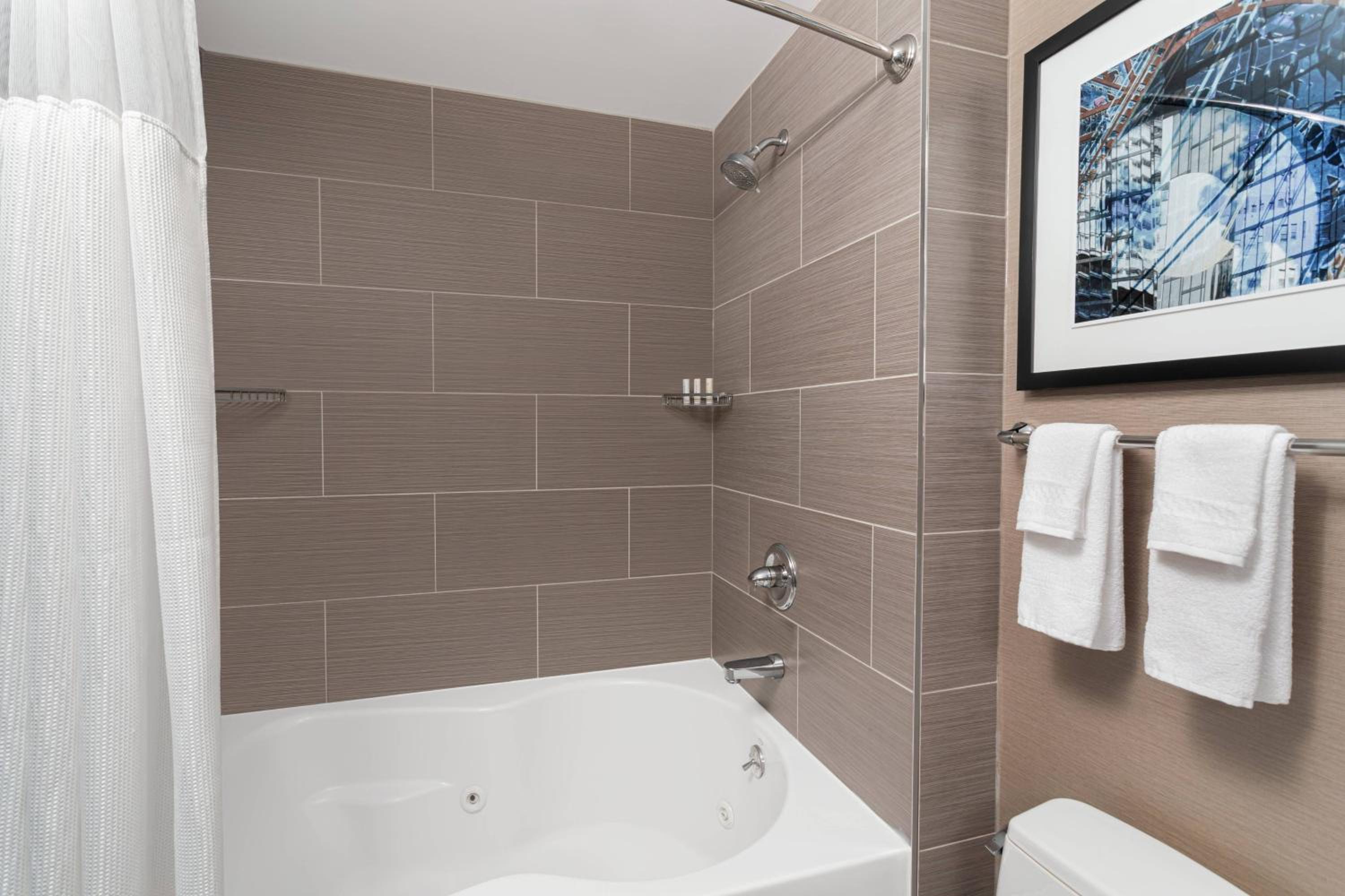 Guest room, 2 Queen, Whirlpool photo 3