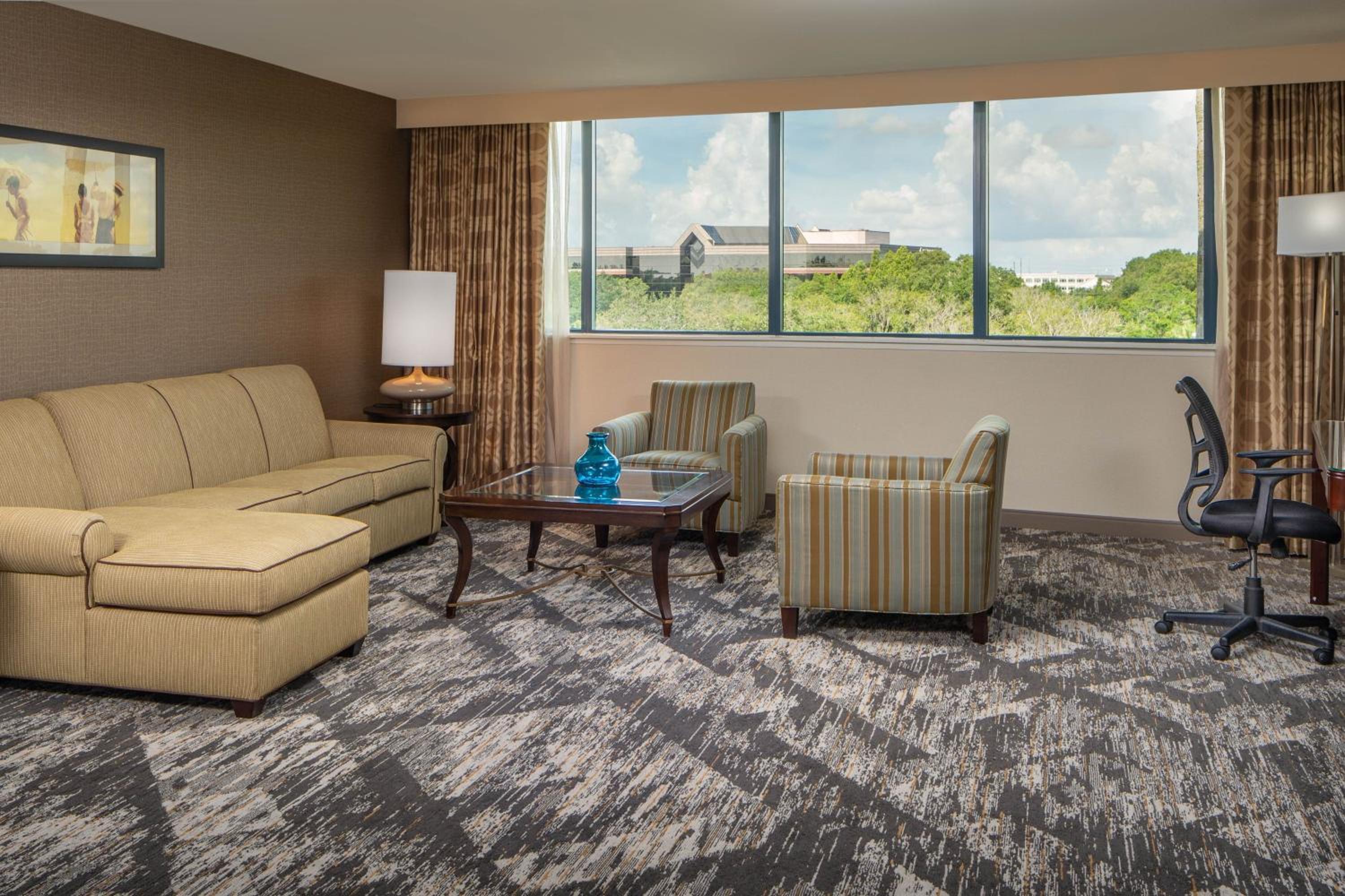 Penthouse Suite, 1 King - Photo 6