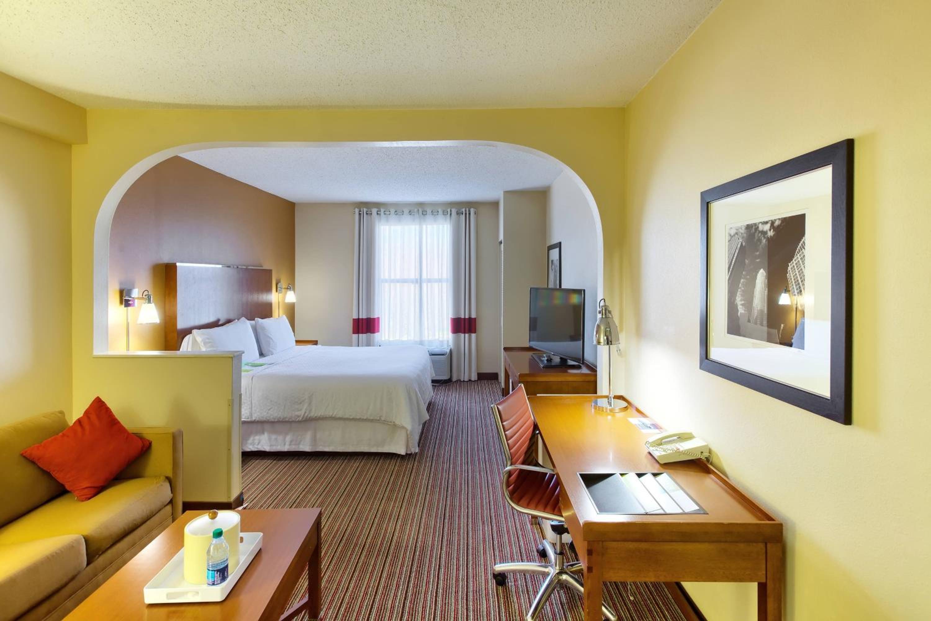 Business Room, Guest room, 1 King - Photo 2