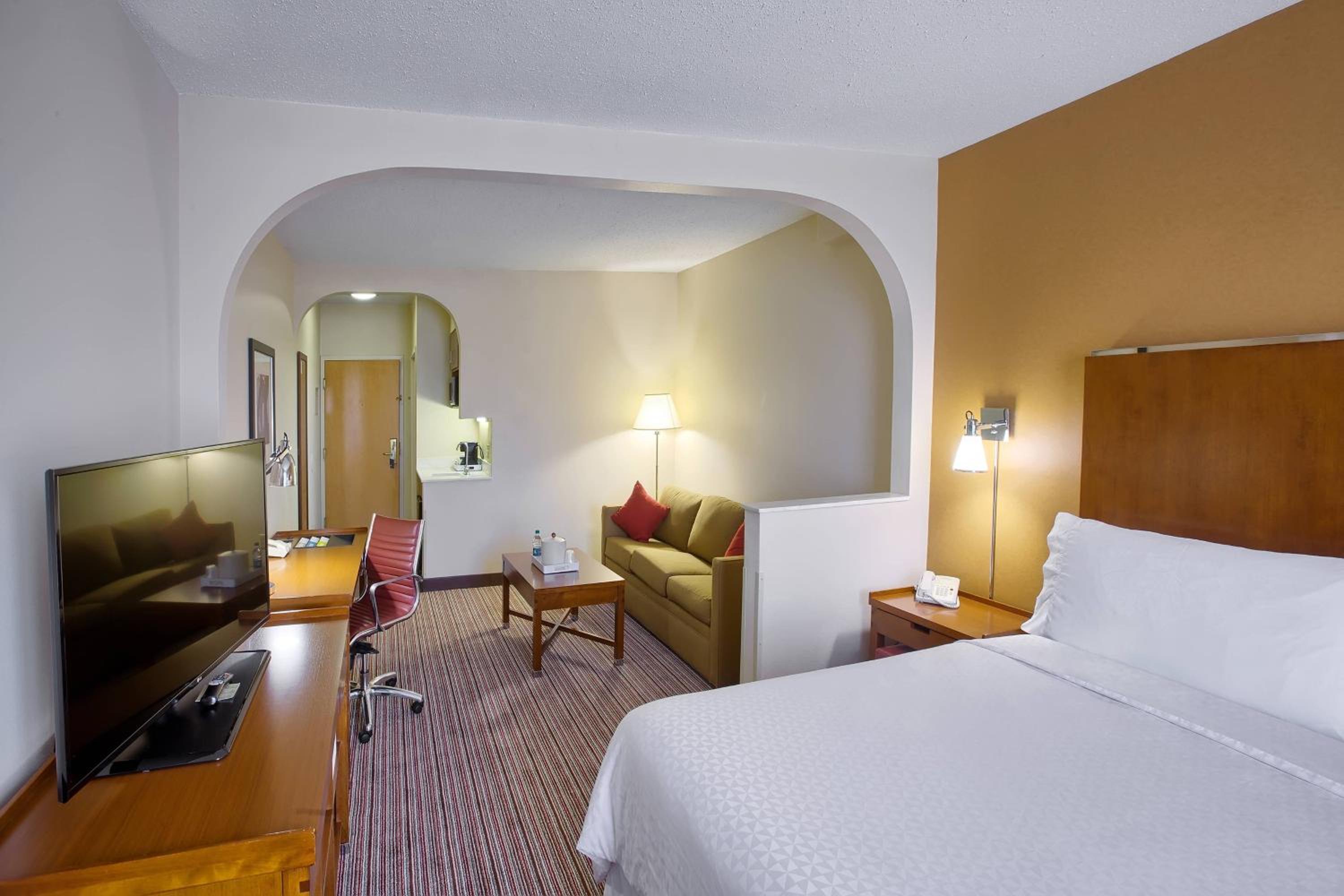Business Room, Guest room, 1 King - Photo 1