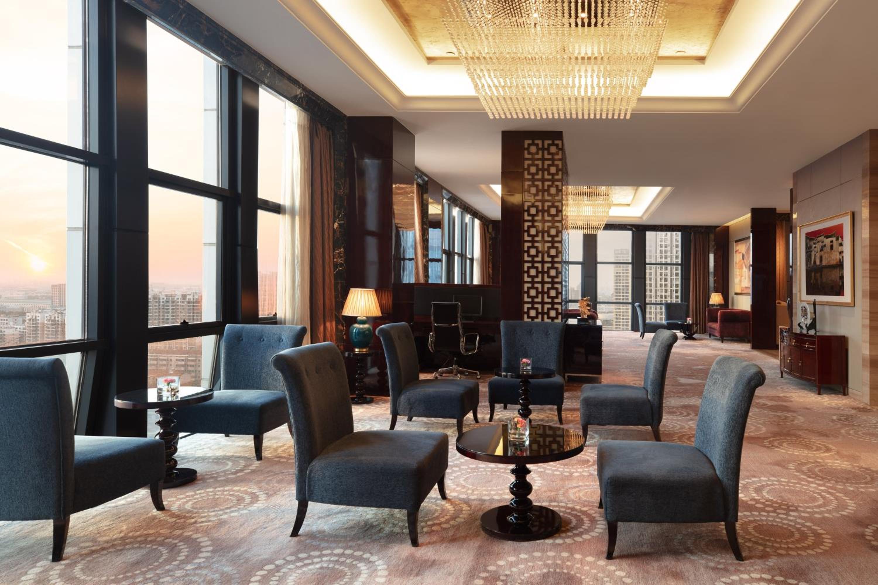 Executive King Room, Club lounge access, Guest room, 1 King, City view, High floor - Photo 2