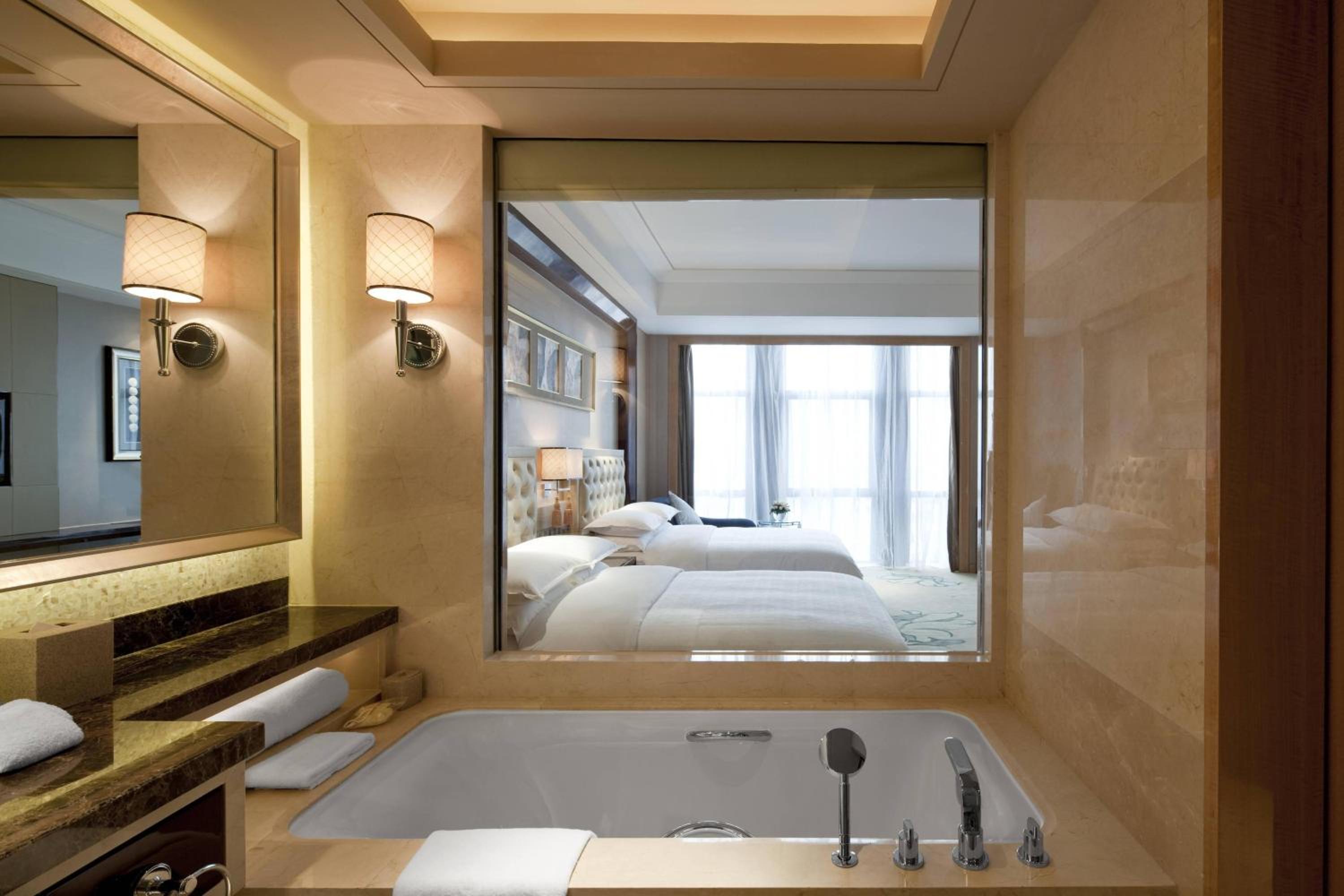 Deluxe Twin Room, Guest room, 2 Double, City view, Low floor - Photo 5