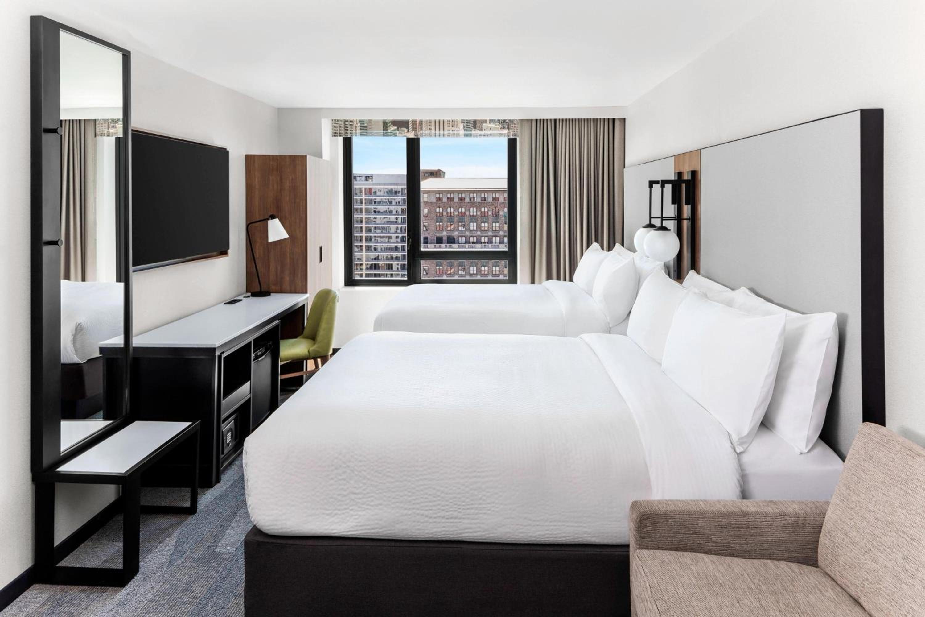 Executive Queen Room with Two Queen Beds photo 2