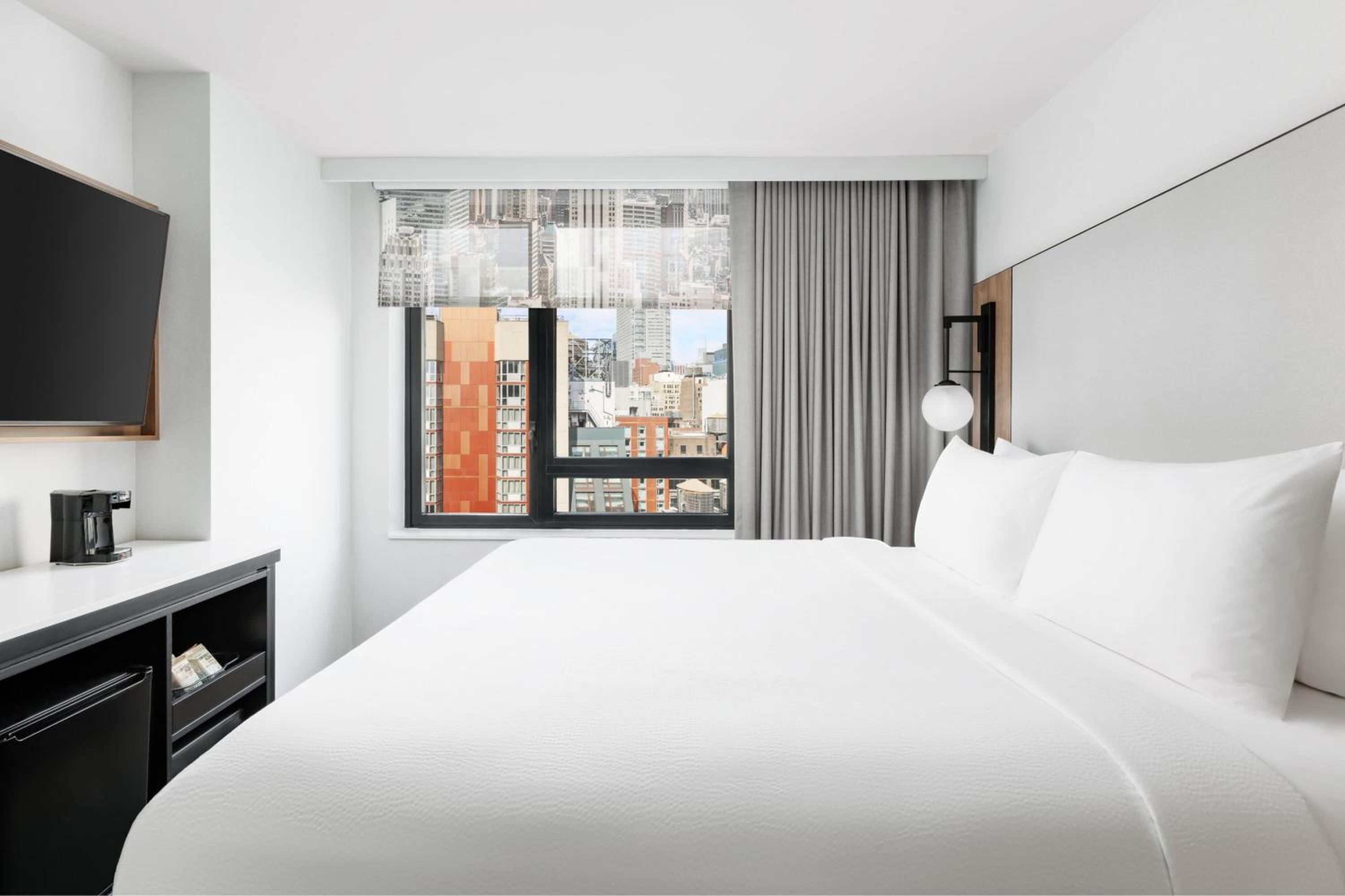King Room - Hearing Accessible photo 1