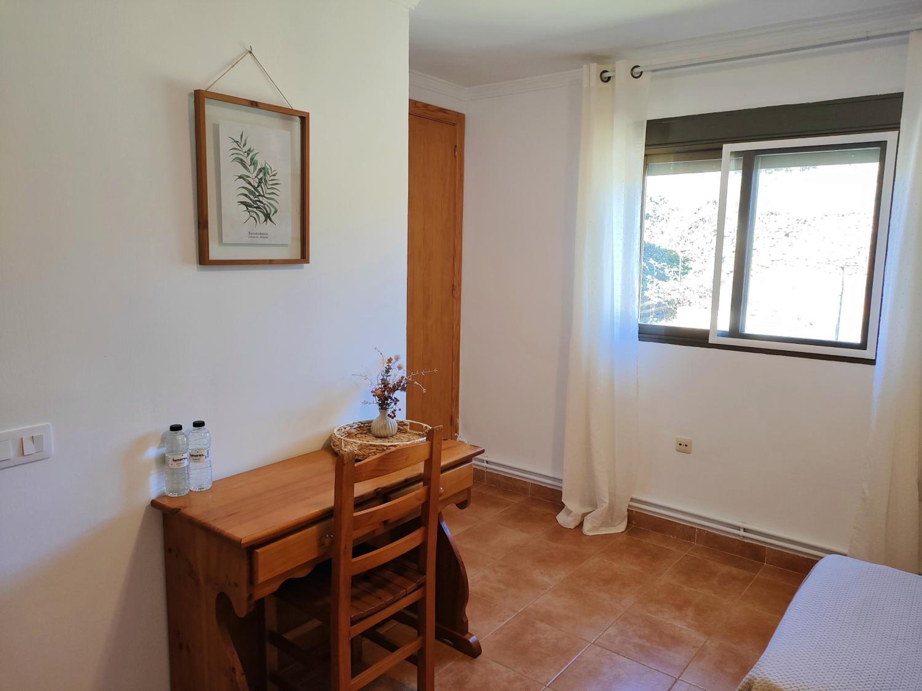 Twin Room with Private Bathroom photo 2