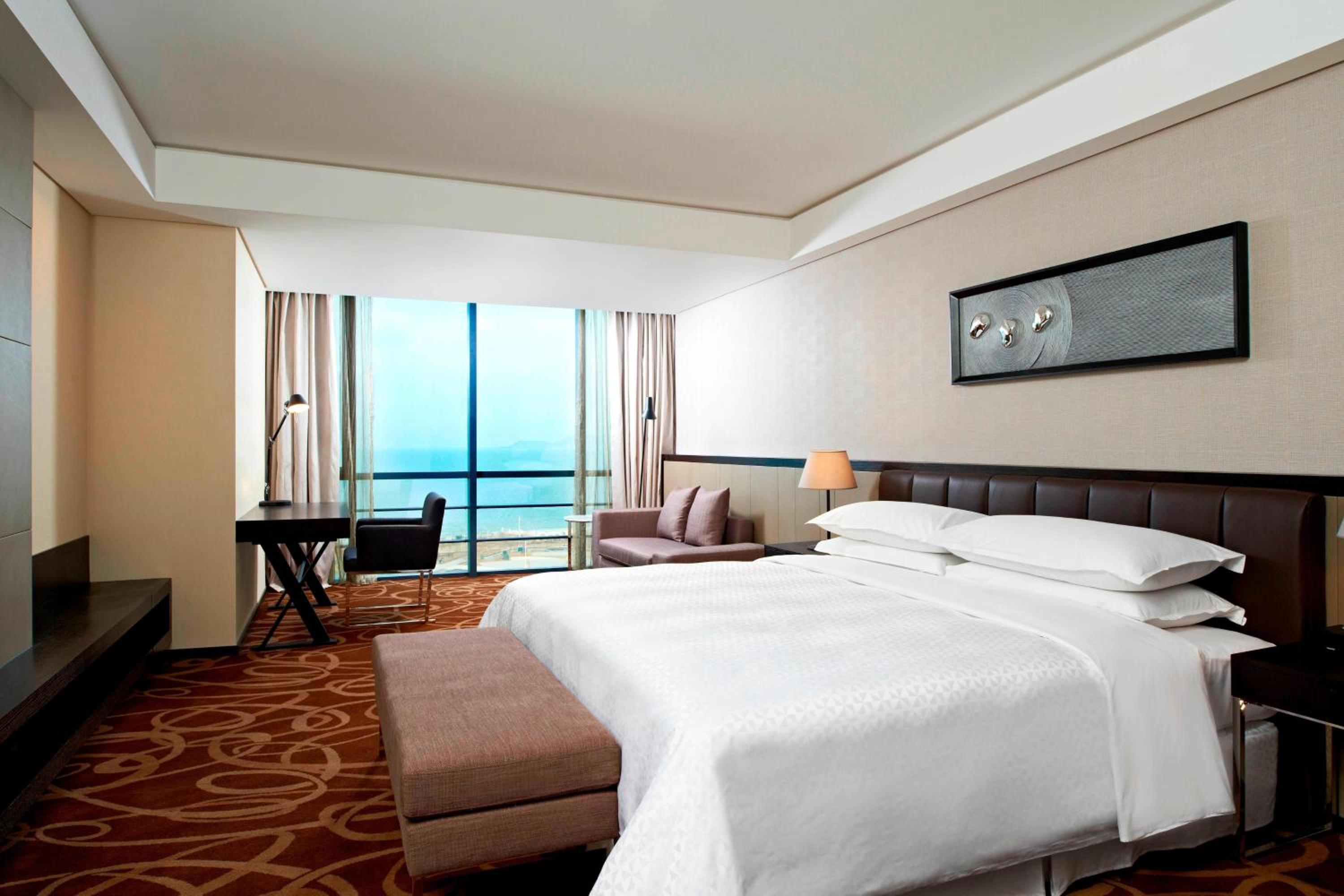 Sea View Room, Guest room, 1 King, Sea view, Pool access photo 3