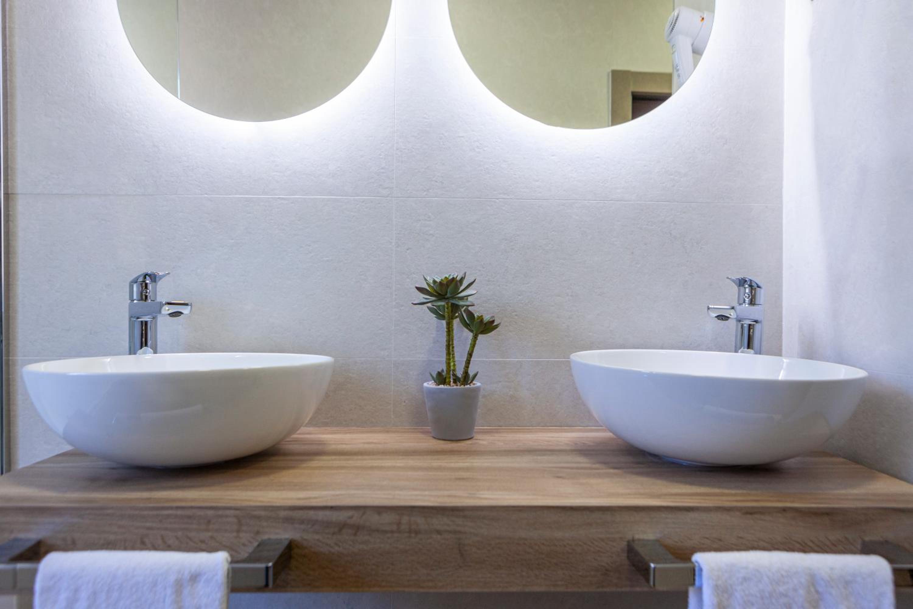 Queen Room with Spa Bath photo 3