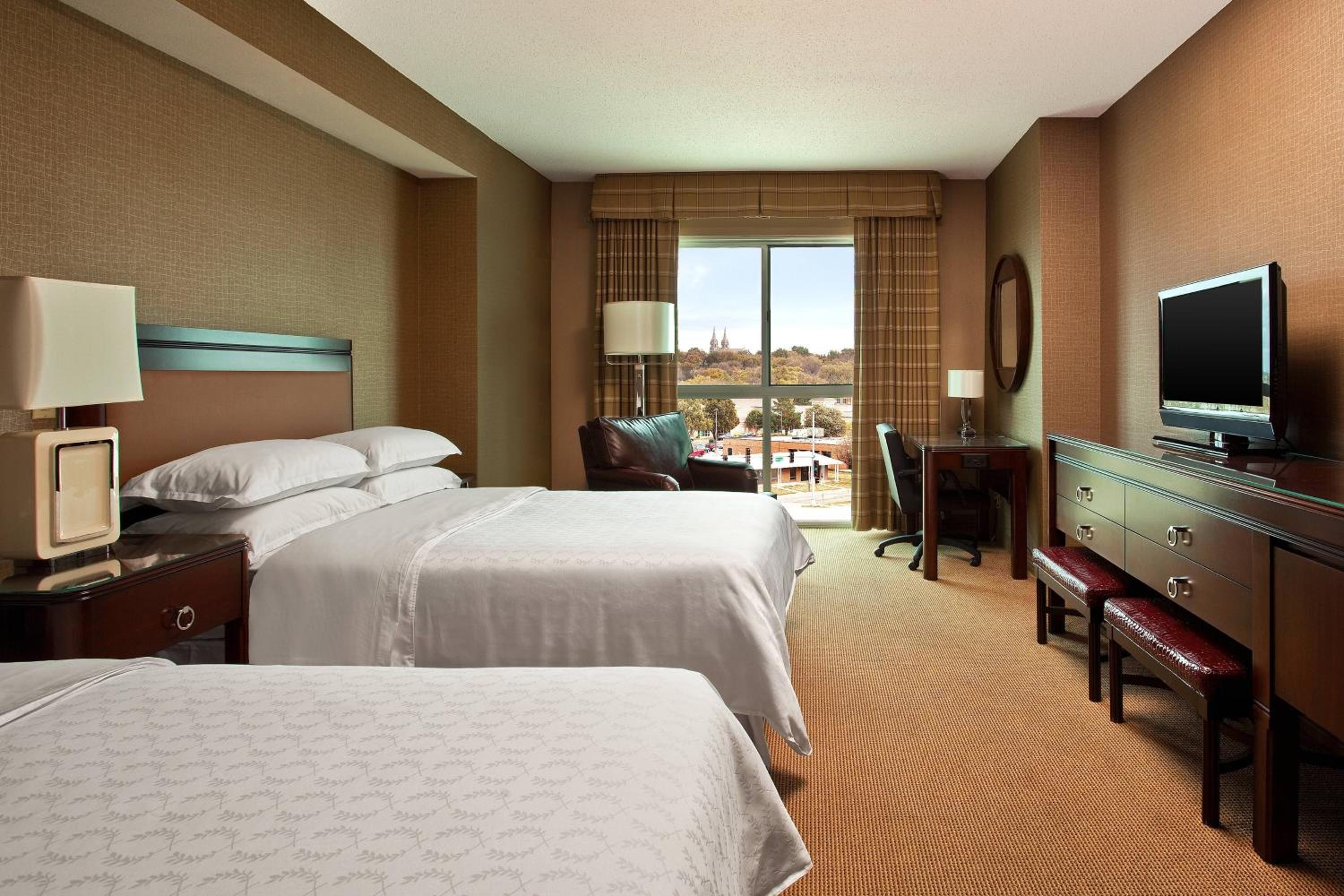 Larger Guest room, 2 Queen - Photo 1